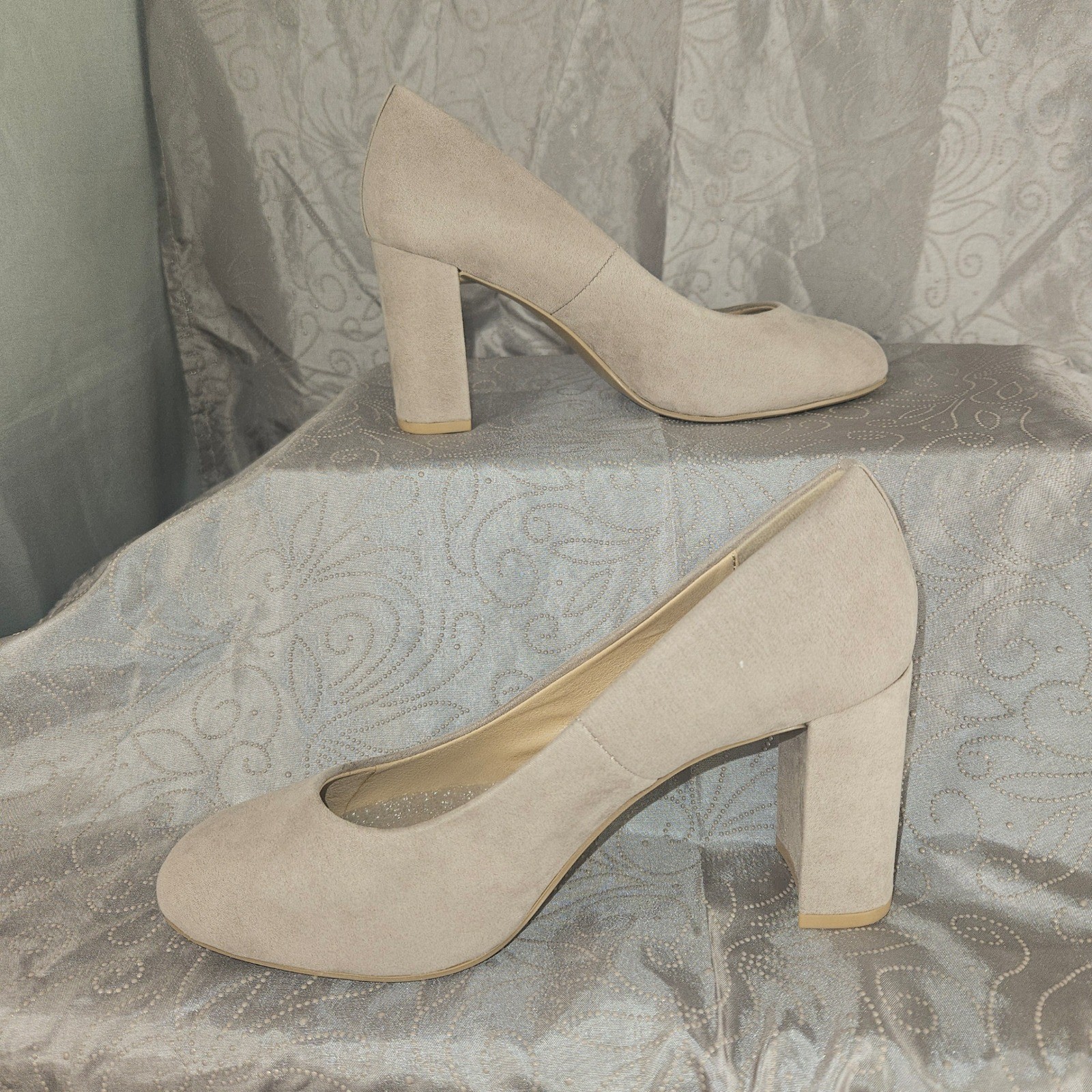 CL by Laundry Beige Microsuede Block Heel Pumps Round Toe Womens 7 Wide LCA-001W