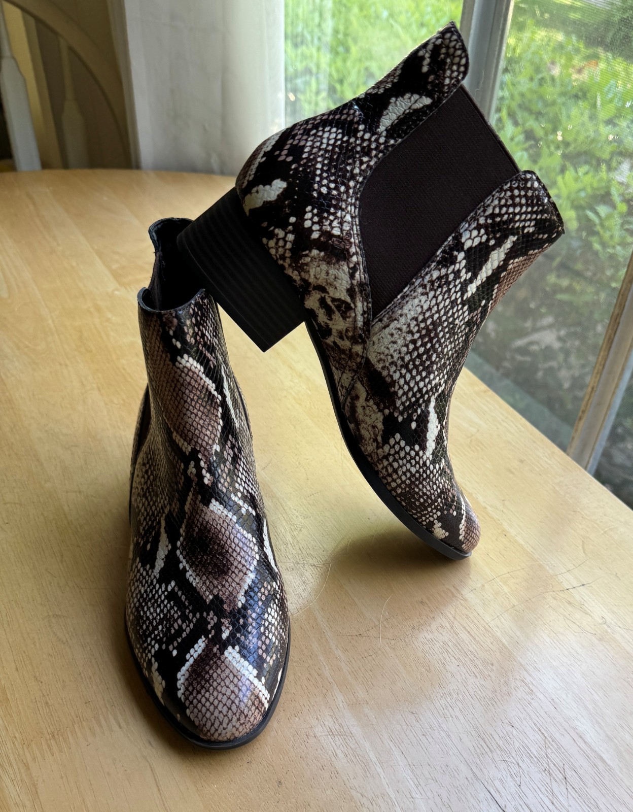 Alex Marie Snakeskin Pattern Embossed Leather Pull On Booties 7.5 MSRP $99 NWOB