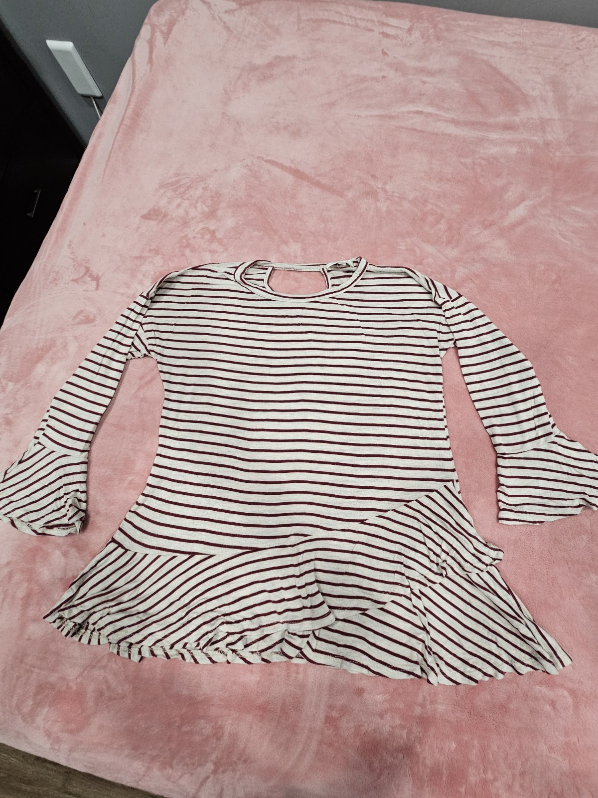Hailey & Co. Women’s White/Burgundy Knit Striped Ruffle Hem Tunic Top Size M