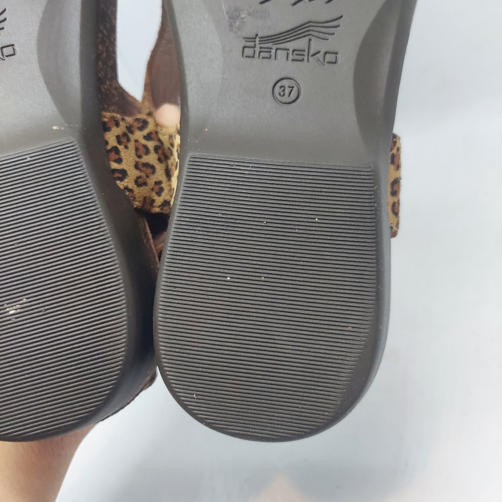 Dansko Reece Sandals Animal Print Leather Thong Slide Womens Size EU 37 US 6.5-7
