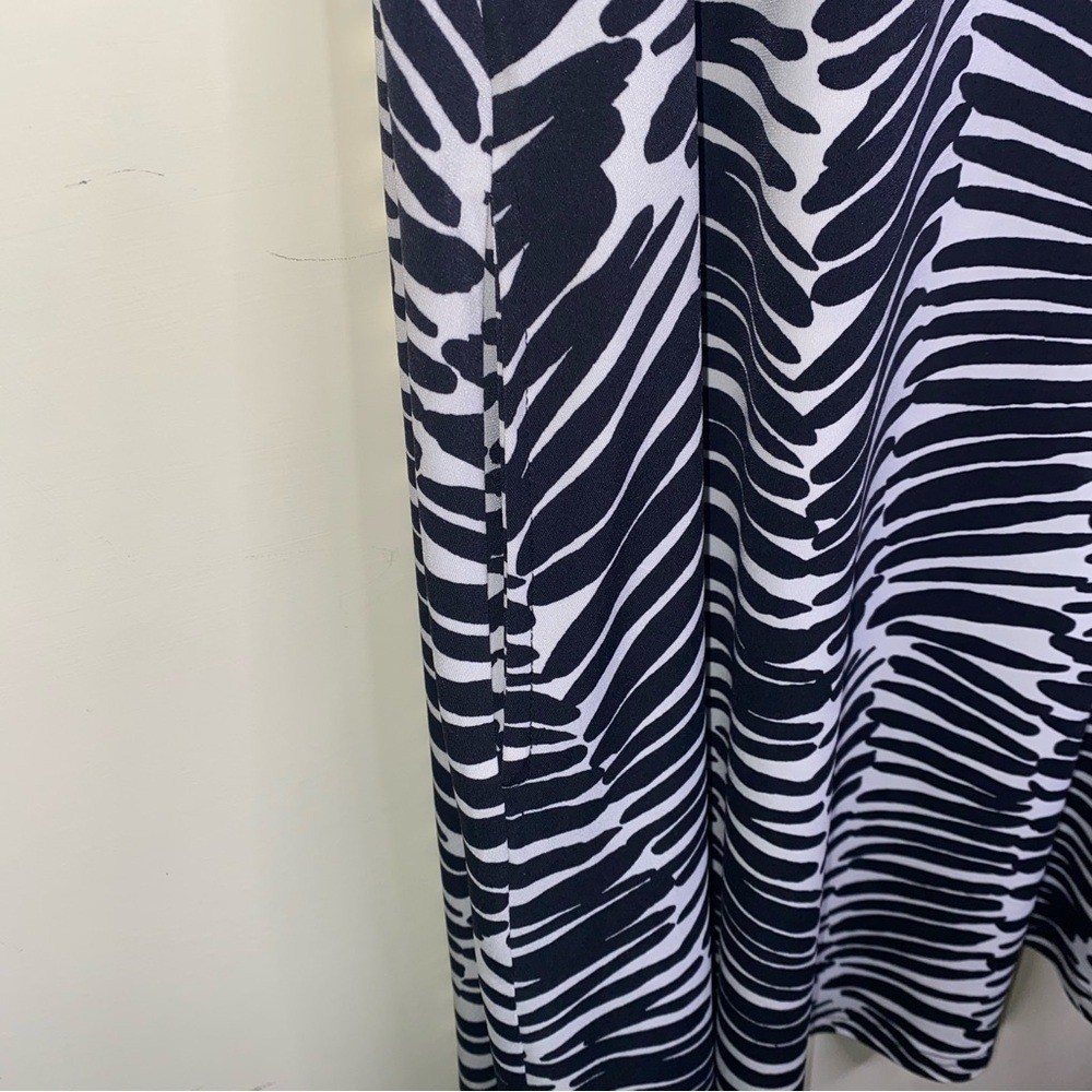 Sympli Size 12 Black & White Short Short Sleeve Patterned Dress- Made in Canada