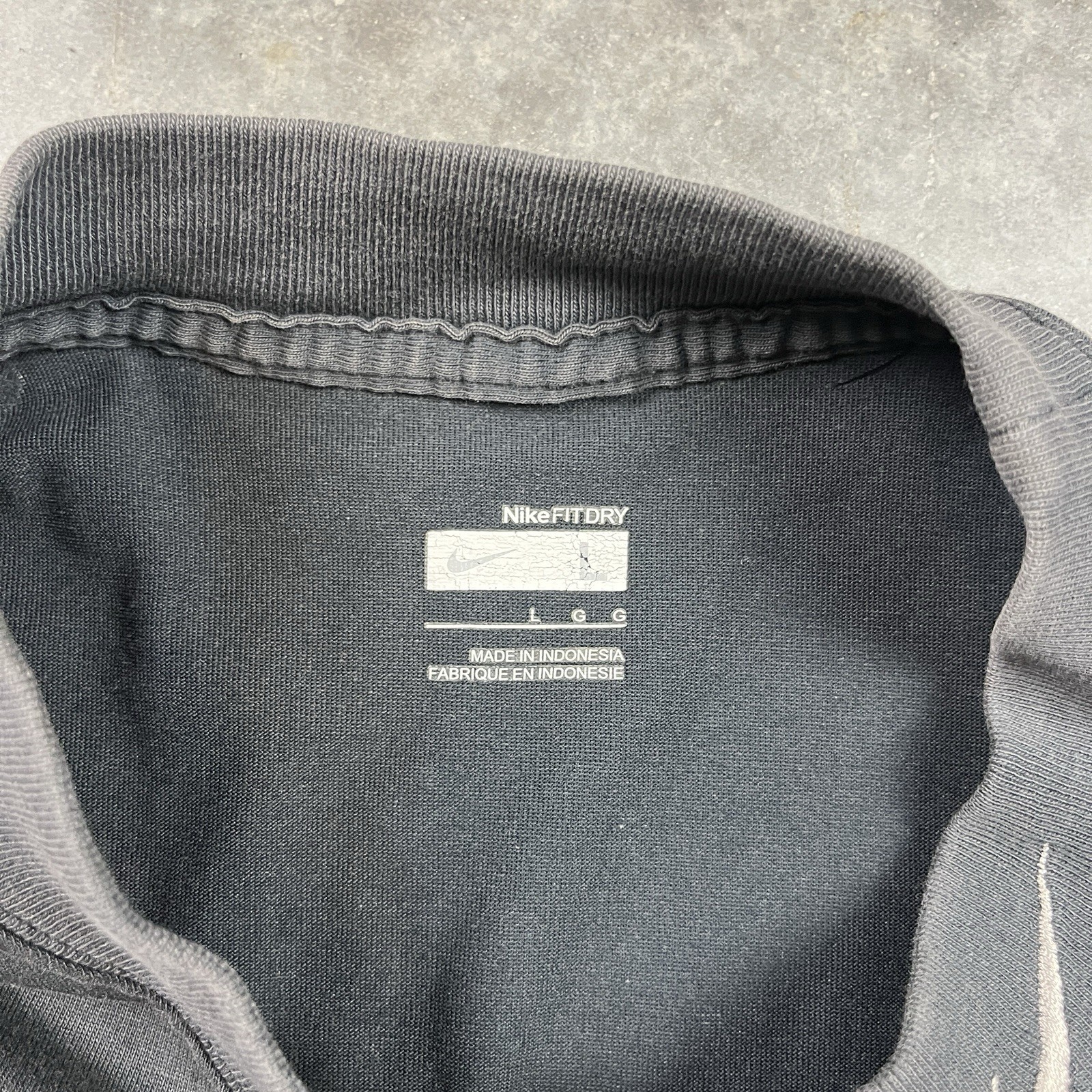 Nike T Shirt Mens Large Black Sun Fade Long Sleeve Mock Neck Distressed Preowned