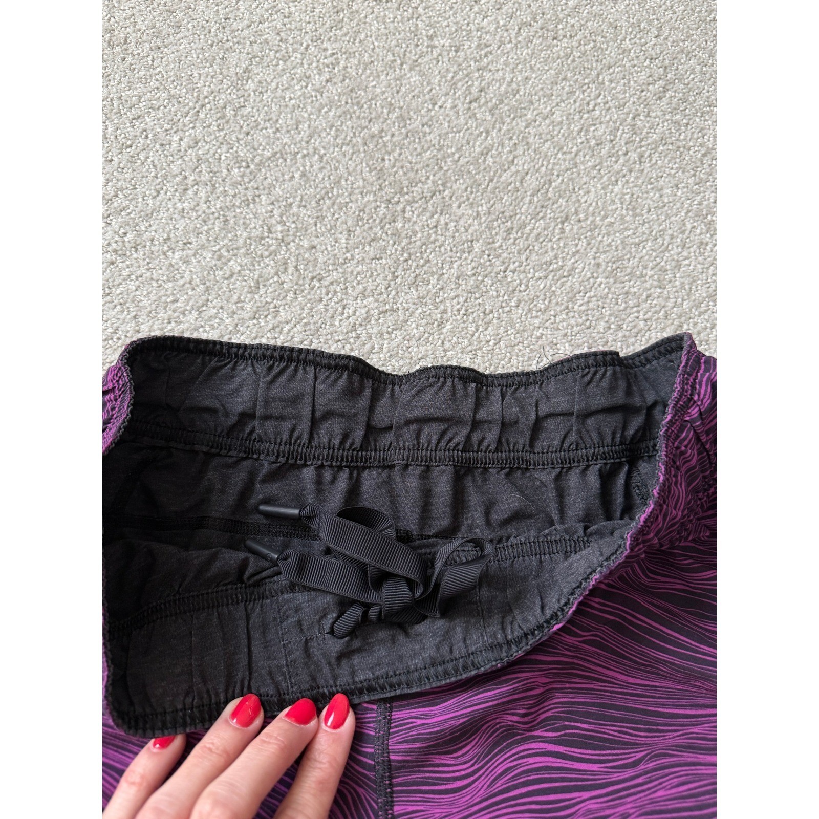 Lululemon Choose a Side Reversible Shorts Size 8 Charcoal Grey Purple Zebra Wave