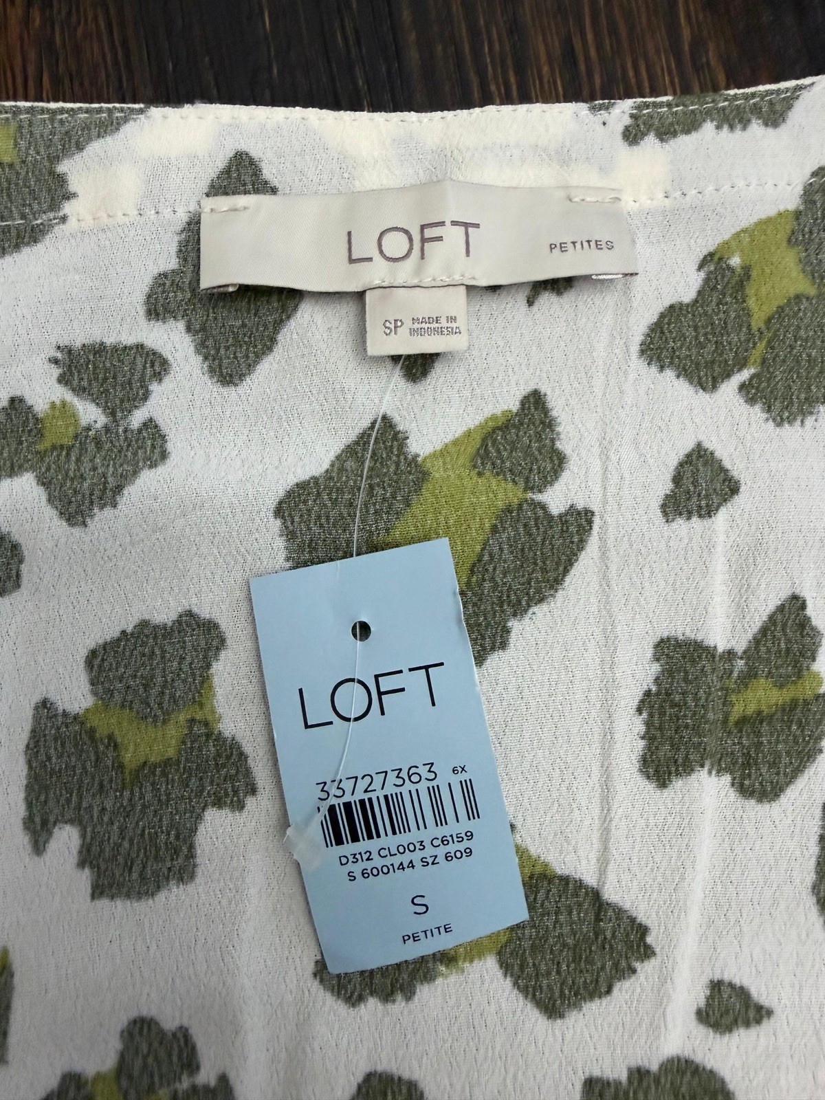 Loft Animal Print Blouse Small NWT New Green Cheetah Leopard Smocked Sleeves