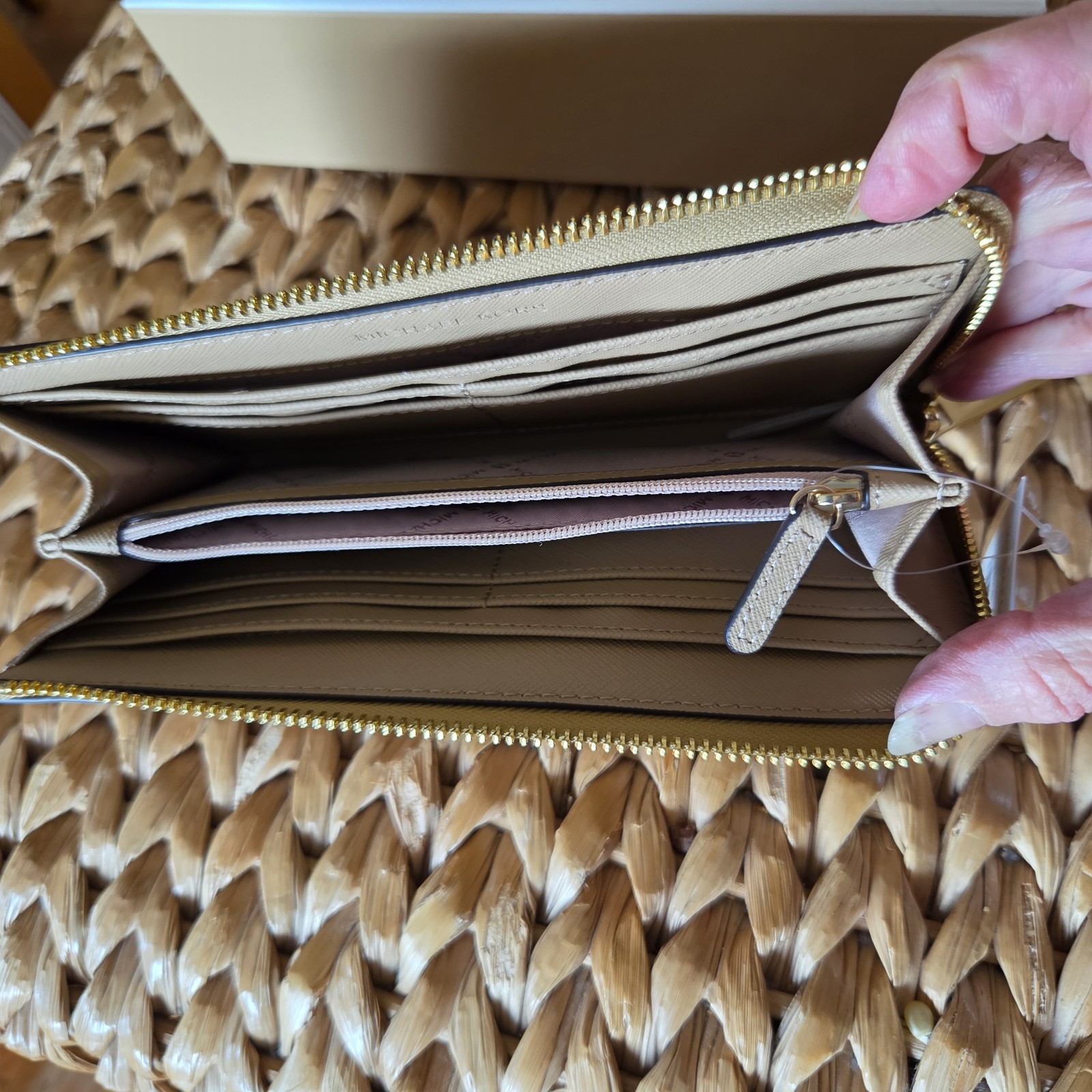 NEW MICHAEL KORS JET SET ZIP WALLET in CAMEL