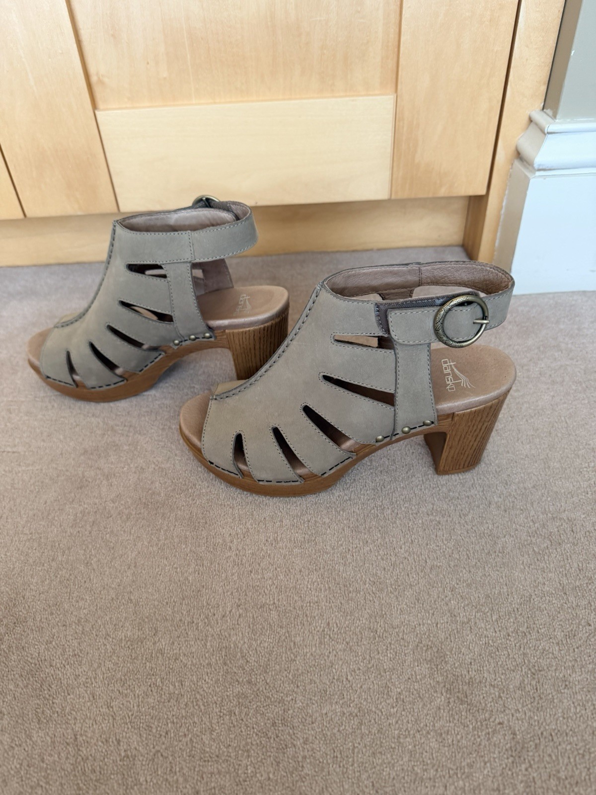 Dansko Strappy Sandals Size 38 Taupe