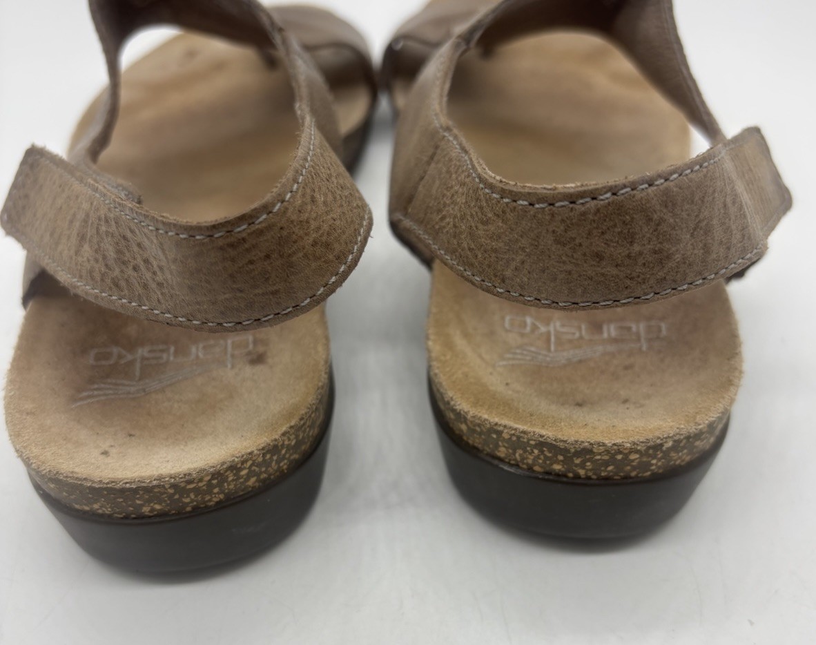 Dansko Reece Brown Distressed Leather Toe Loop Slingback Sandals Womens 37 US 7