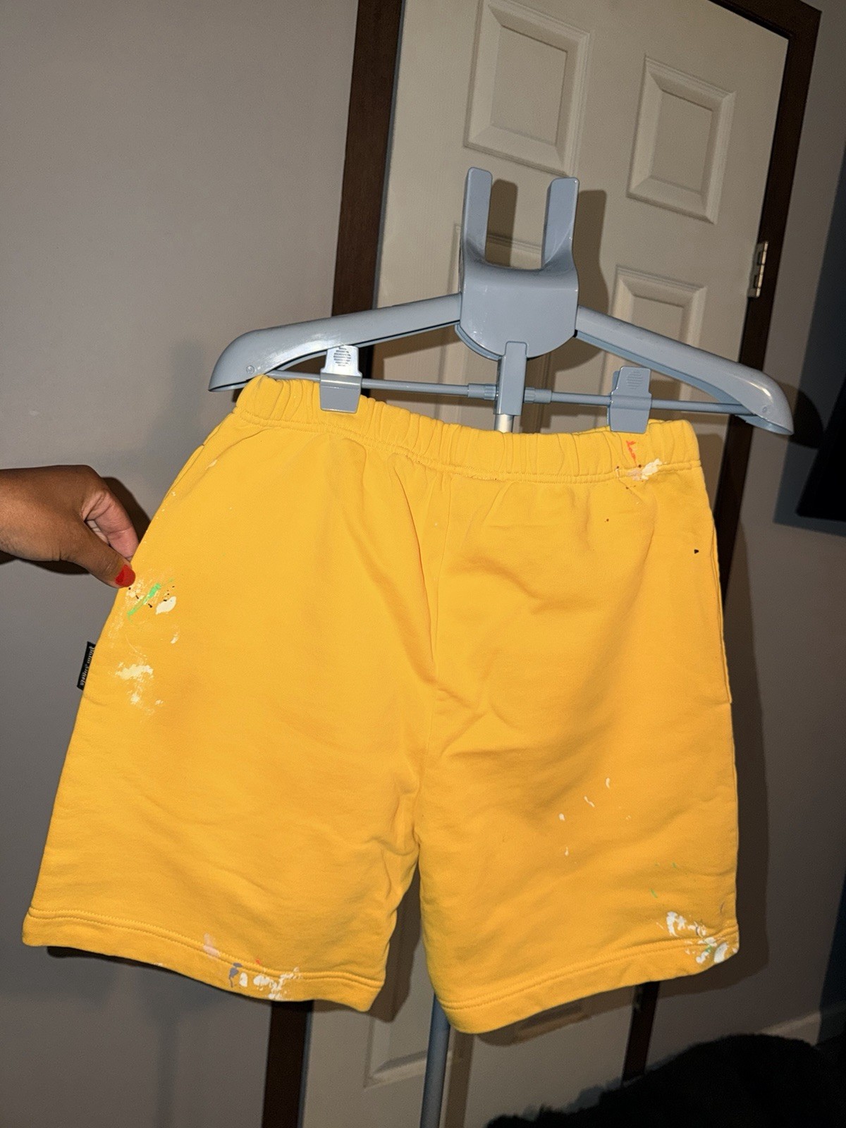 Palm Angels Men’s Yellow Cotton Fleece Sweat Shorts Palm Tree Graphic 7″ Inseam