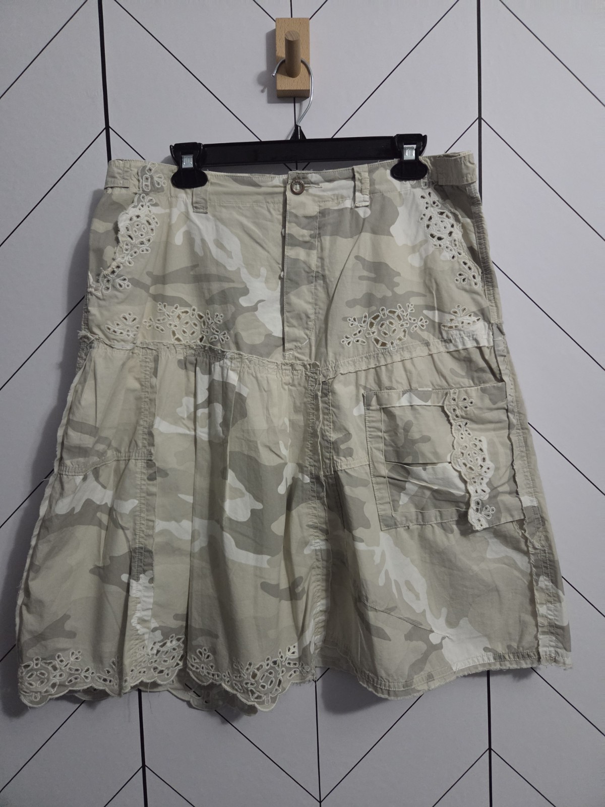 NWOT Da-Nang Vintage Y2K Camo Lace Embroidered Midi Cargo Skirt, Size Large