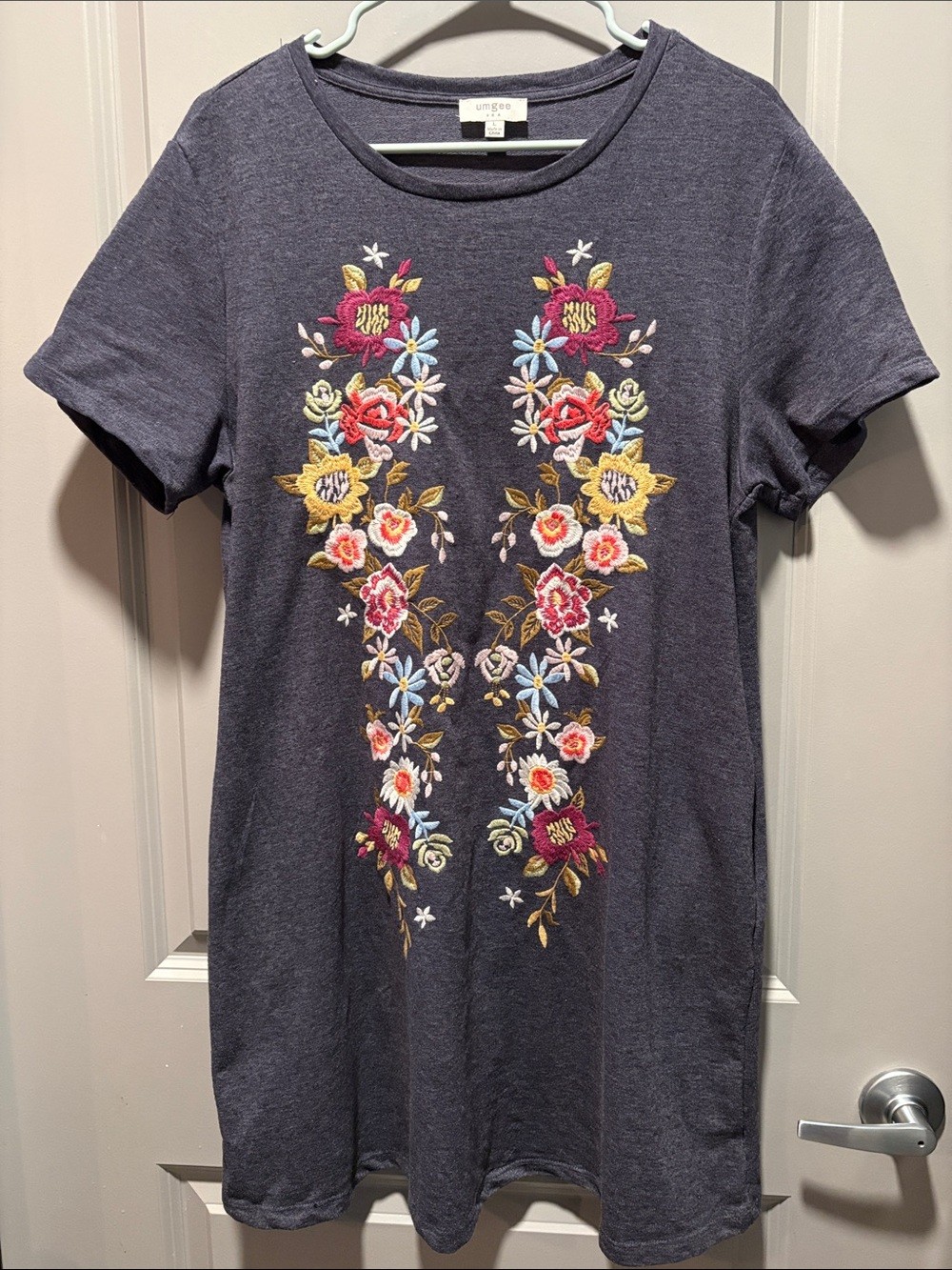 Umgee Navy Embroidered T Shirt Dress L Floral Pockets Boho Casual