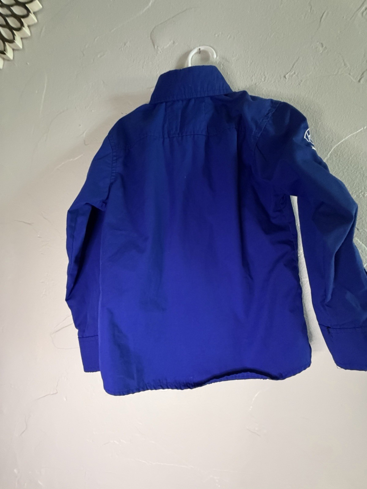 Ariat Boys Blue Solid Long Sleeve Collared Button-Up Shirt Logo Size 6