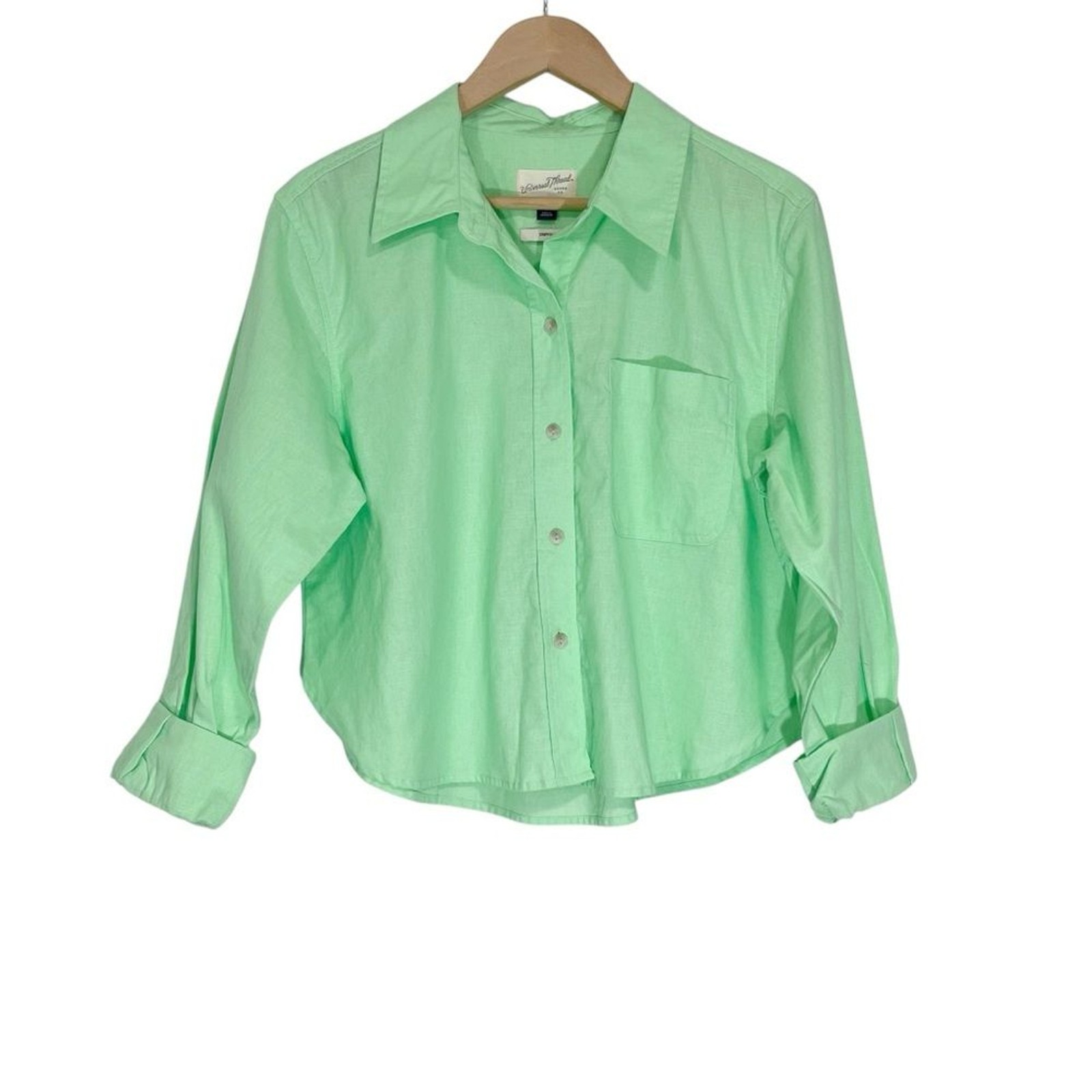 Universal Thread Green Cropped Fit Long Sleeve Collared Button Down Shirt Medium