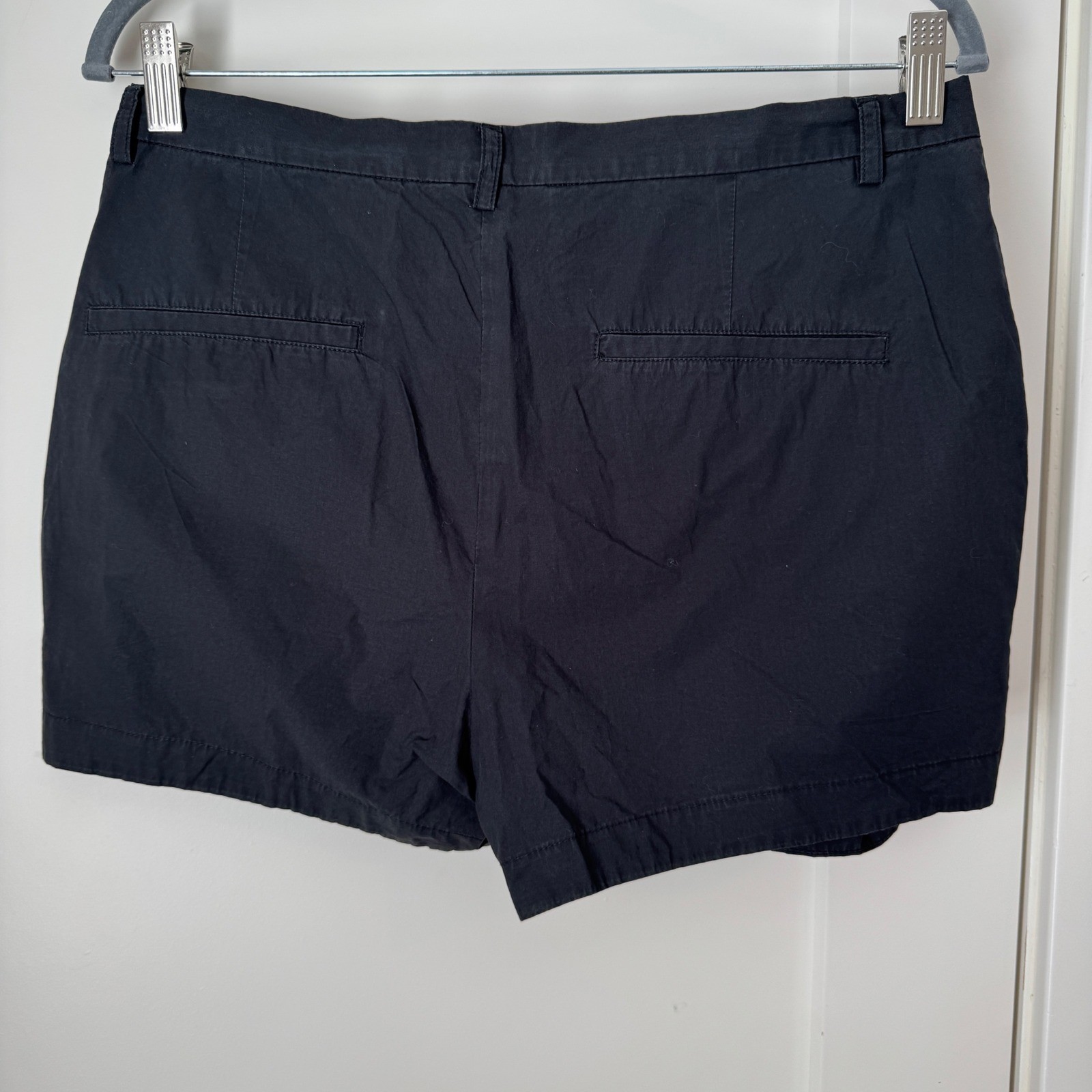 Helmut Lang Black Cotton Poplin Pleated Front Shorts Style A06HM117 Size 8