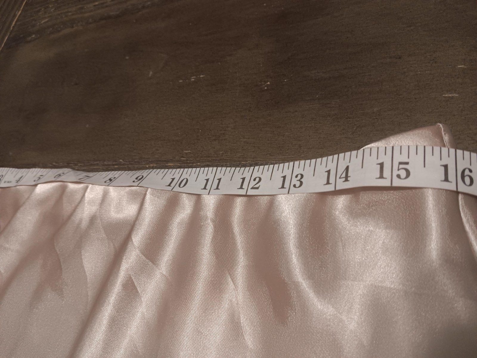 Express Satin Half Slip Beige Size L Regular Waist to Hem 30 in MPN 6701 skirt