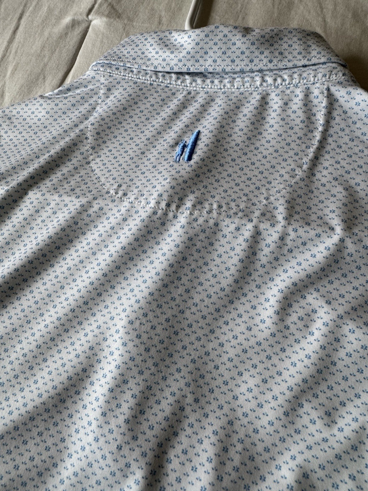johnnie-O Men’s Polo M White/Blue Geometric Short Sleeve Golf Polyester