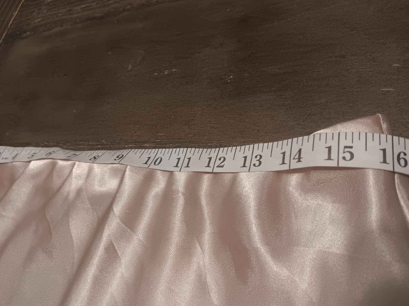 Express Satin Half Slip Beige Size L Regular Waist to Hem 30 in MPN 6701 skirt