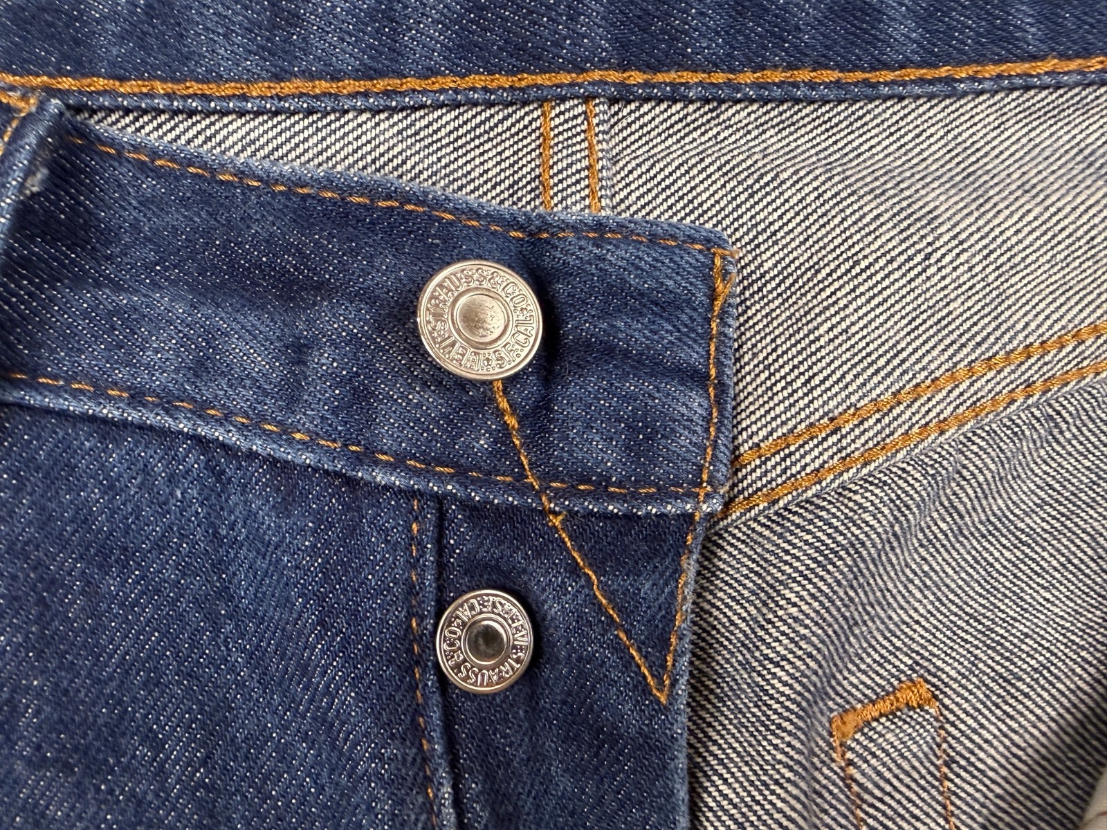 Men’s Levi’s 501 Jeans Button Fly Medium Wash Blue Denim Modern LVC 33×27 #1118