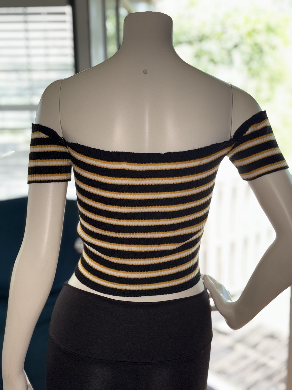 Ambiance Apparel Mustard Multi Color Strped Short Sleeve Crop Top Blouse Medium