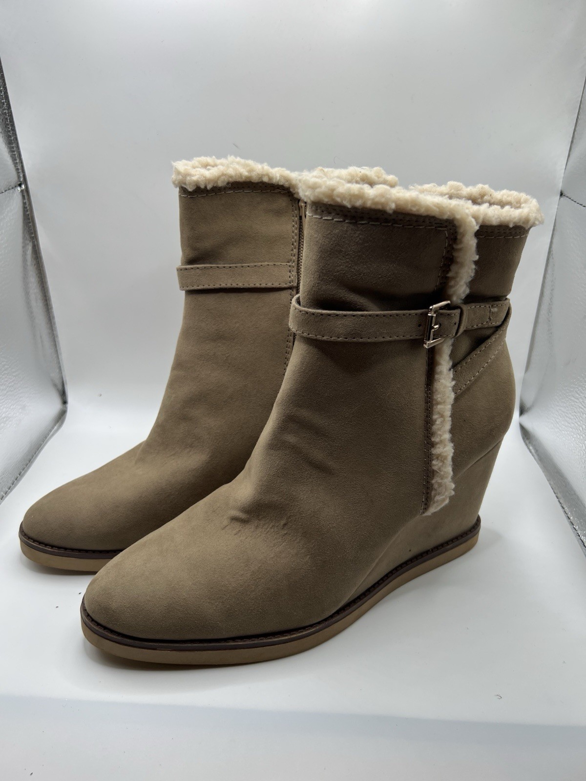 Unisa Womens Tan taupe Wedge Faux Fur Ankle Boots W/ Buckle Size 9 Unbeckey