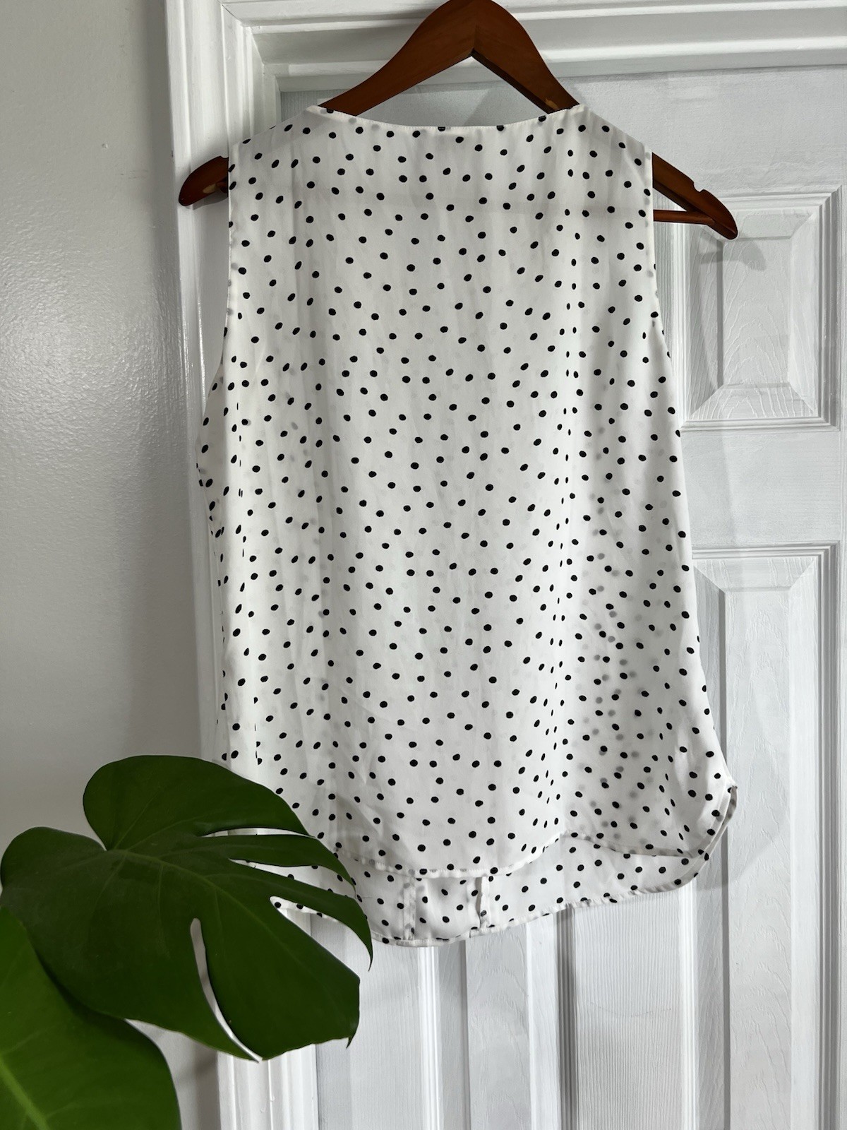 Ann Taylor Loft Women’s M Ivory Sleeveless Polka Dot Ruffle Career Blouse