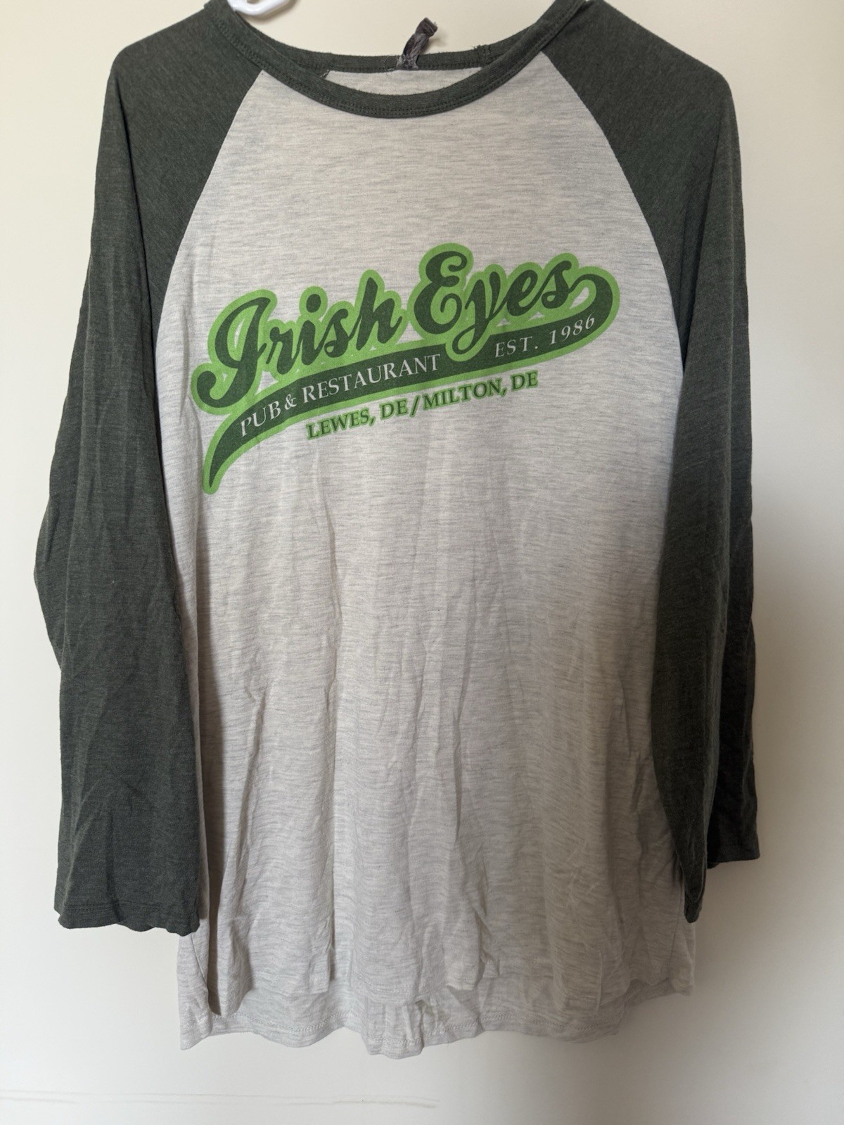 Delta Apparel Platinum Irish Eyes Raglan 3/4 Sleeve Graphic Logo Tee L