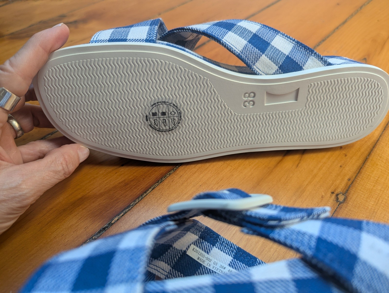 NIB CAMPER NAVY AND WHITE GINGHAM ATONIK CROSS STRAP SANDALS SIZE 8 RUNS SMALL