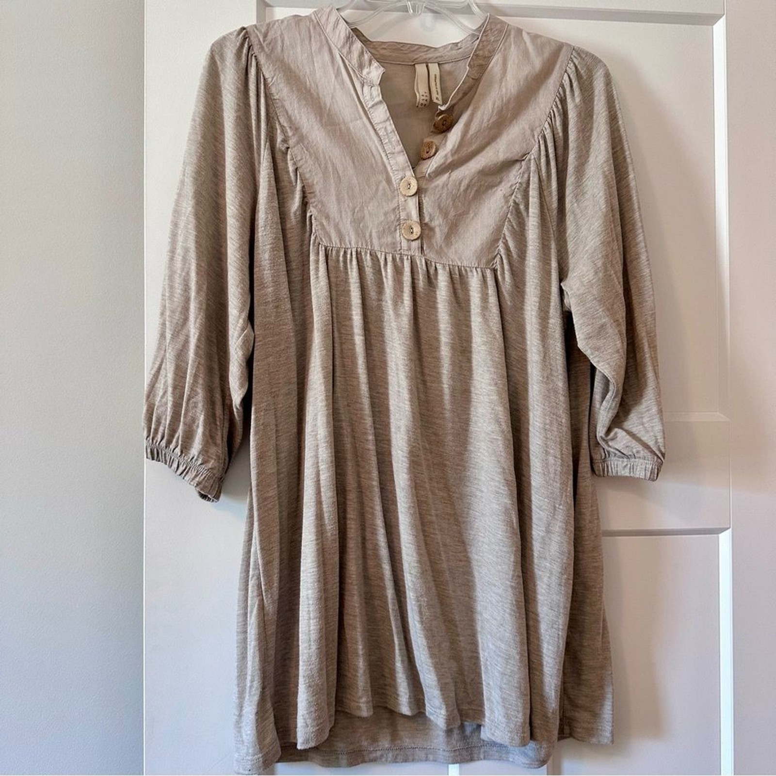 XL tan Old Navy Tunic top with v-neck and buttons