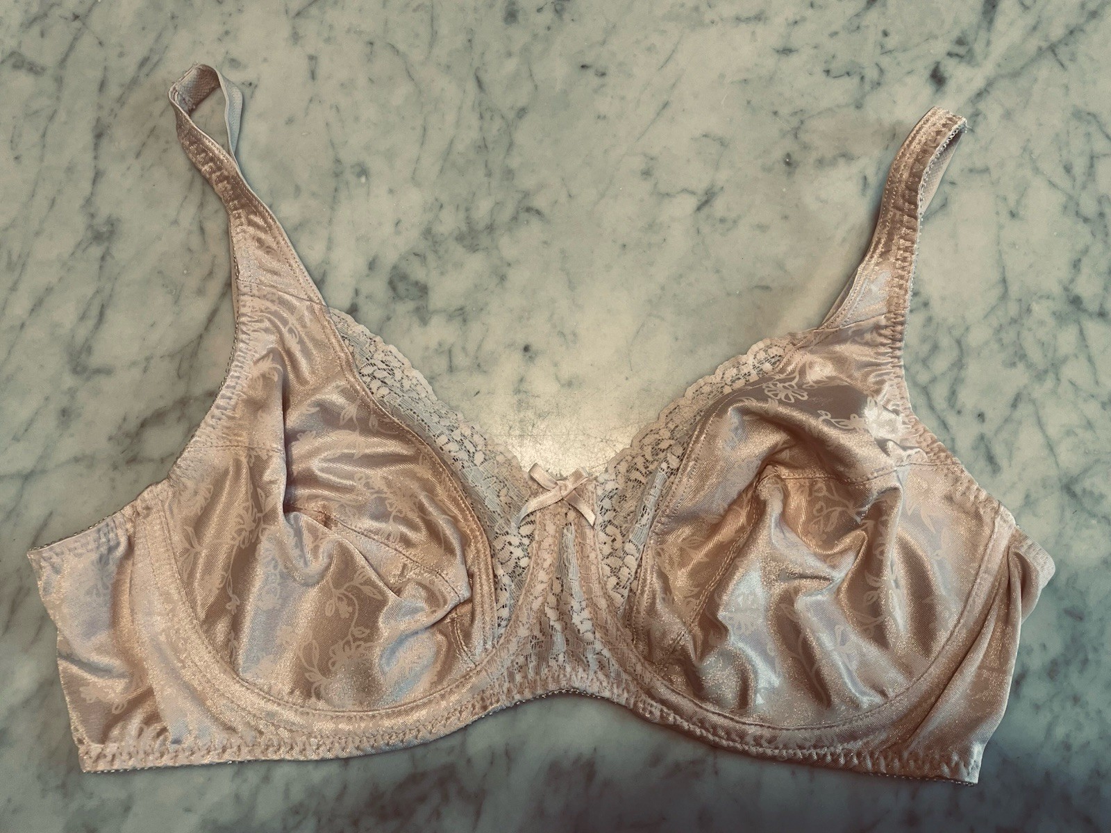 Playtex Secrets 40B Full Coverage Underwire Bra Style 4422 Blush Pink Lace Trim