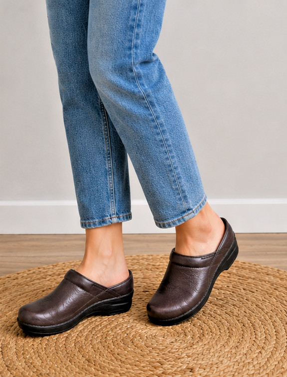Dansko Brown Leather Professional Clogs Womens EU 37 US 6.5-7 Excellen