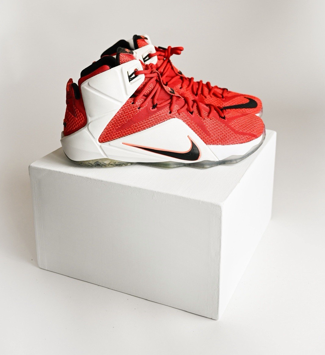 Nike Air LeBron VII Heart of a Lion Men’s Basketball High Top Sneakers