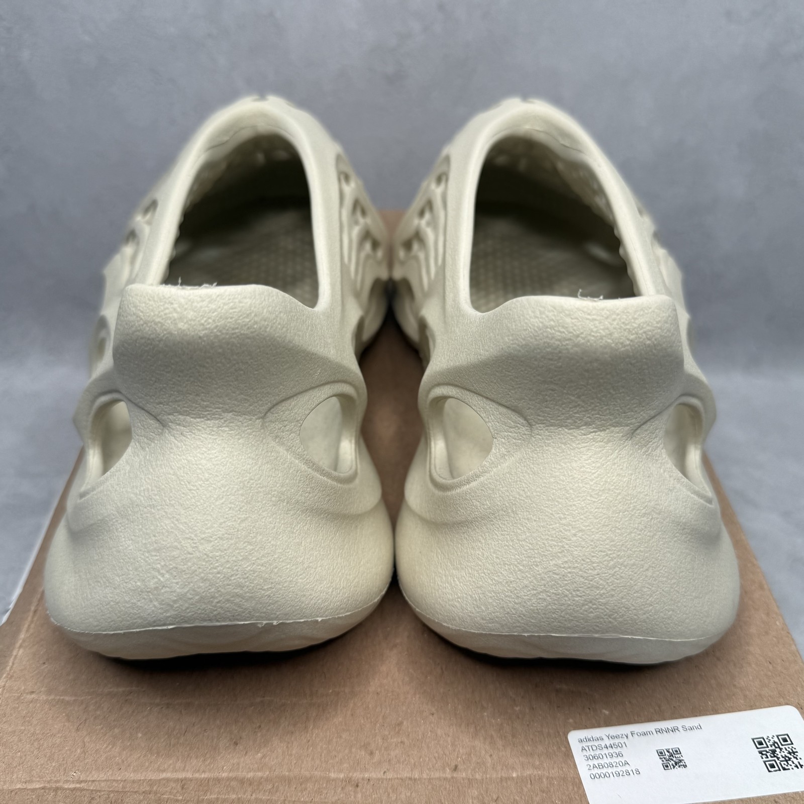 13M/14.5Wadidas Yeezy Foam RNNR Sand *pre-owned* SIZE 13FY4567Pre-Owned