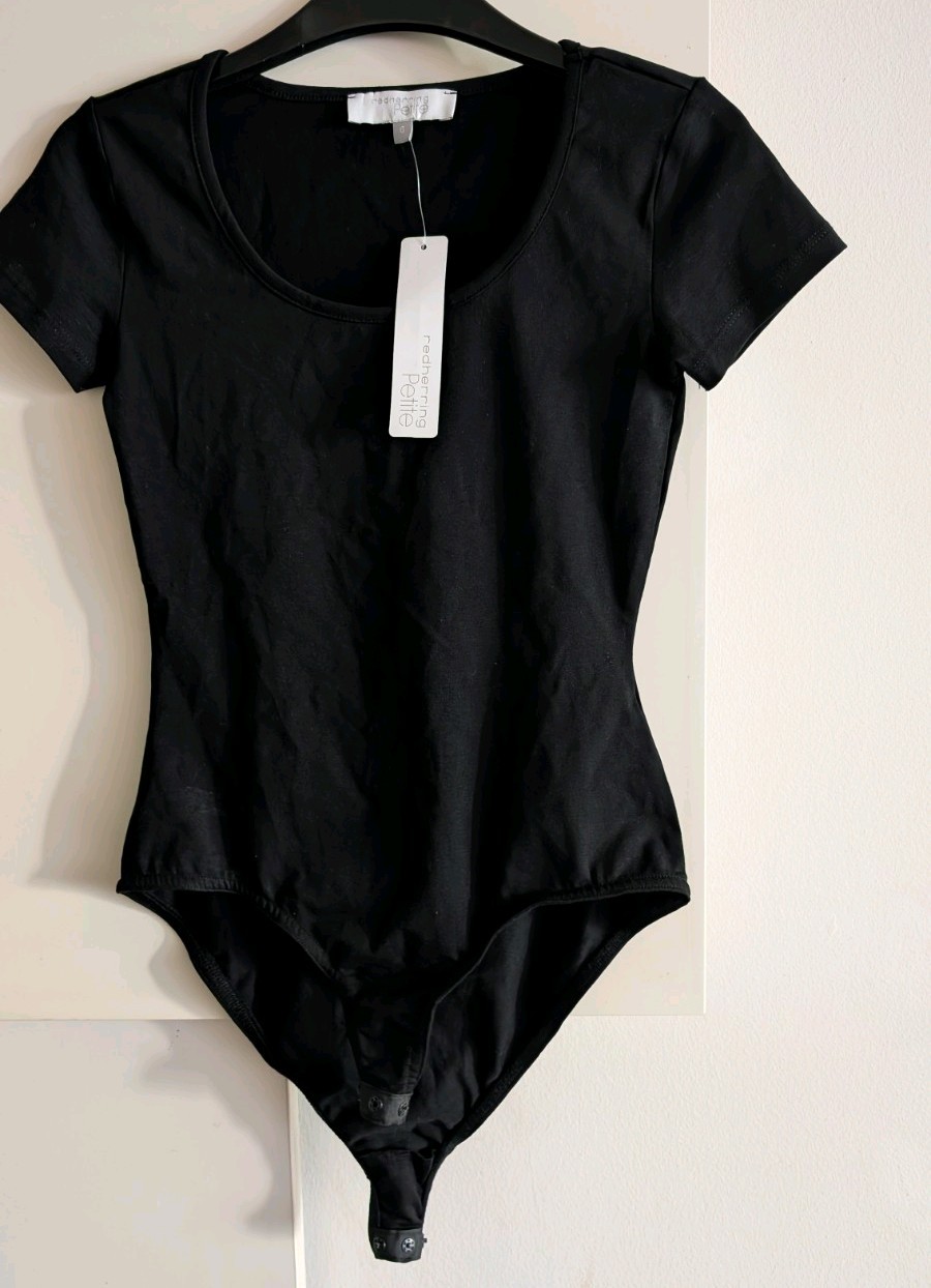 NEW Black Stretchy bodysuit top, Scoop neck. Size 6 petite – Red Herring brand