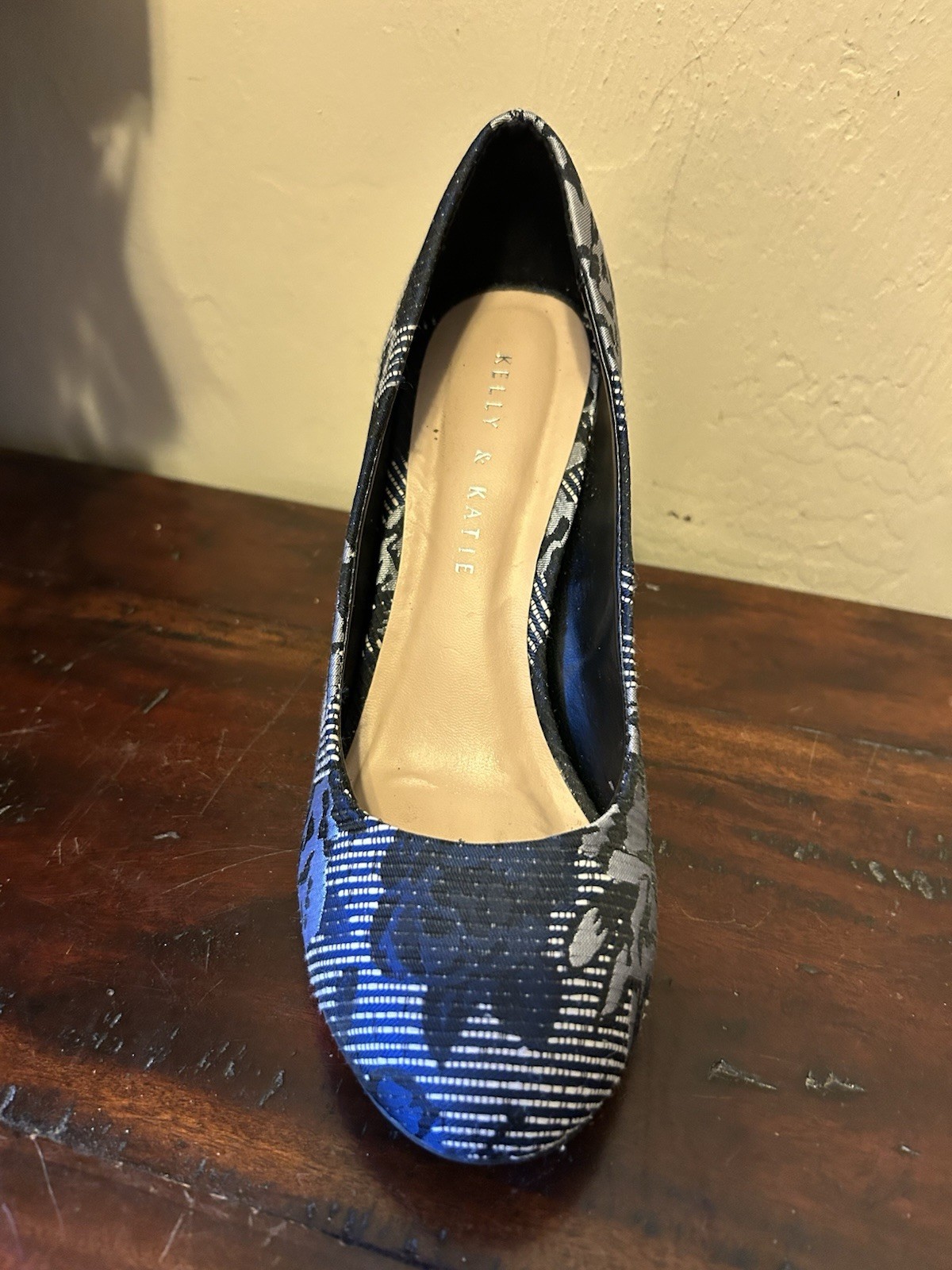 New Kelly & Katie “Larrissa” 4″ heels Shoes~Navy & Silver~Size 7.5M