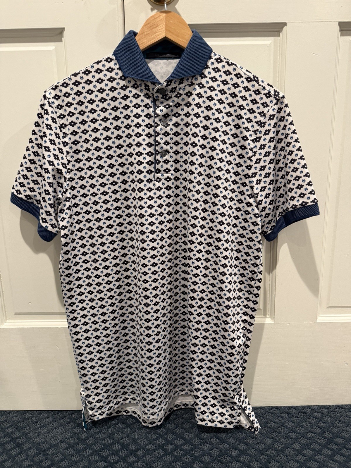 Greyson Men’s Performance Polo – Egyptian style and wolf print design size small