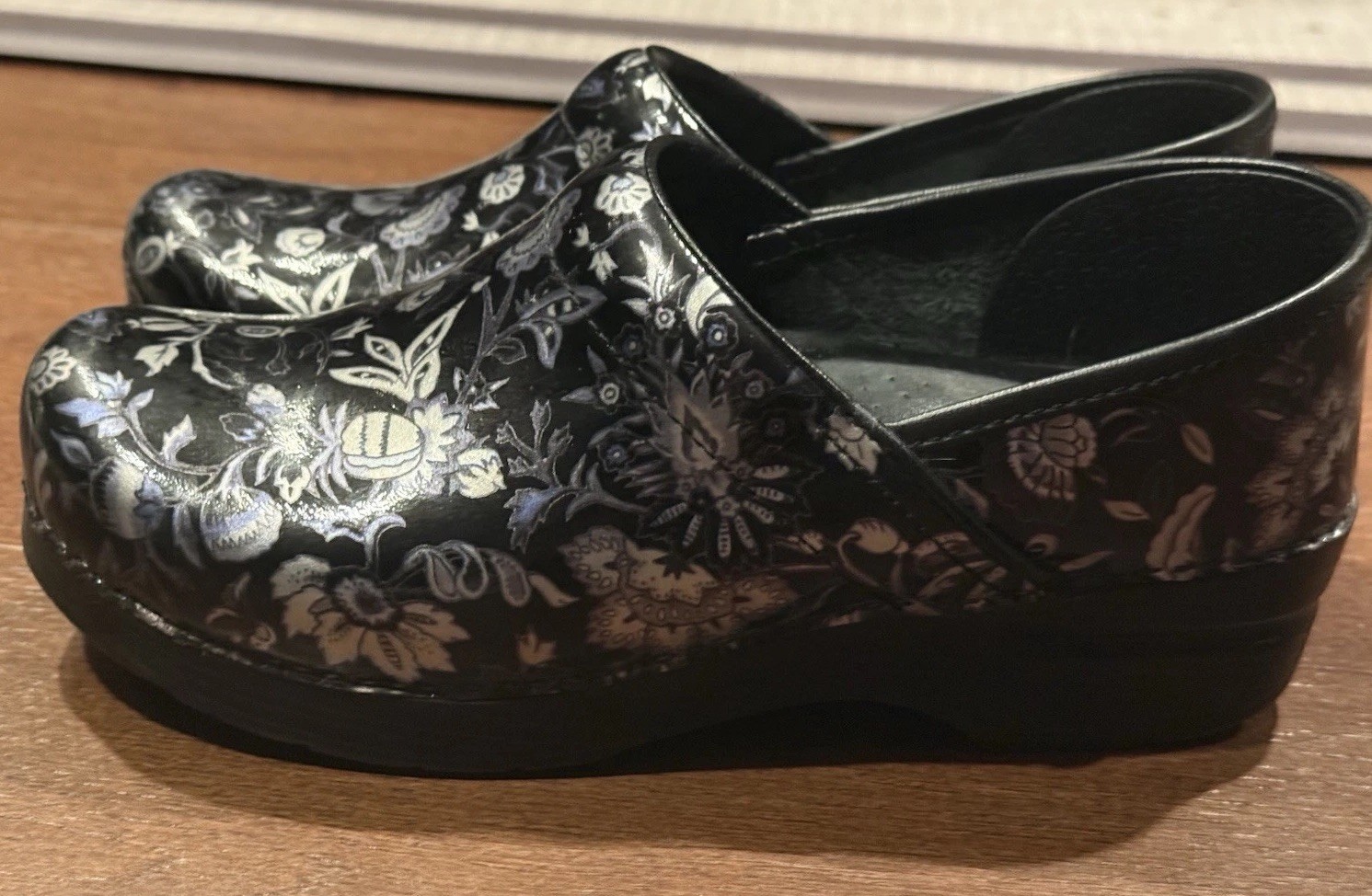 Dansko Women’s Black/Silver Floral Leather Slip-On Comfort Clogs 8.5