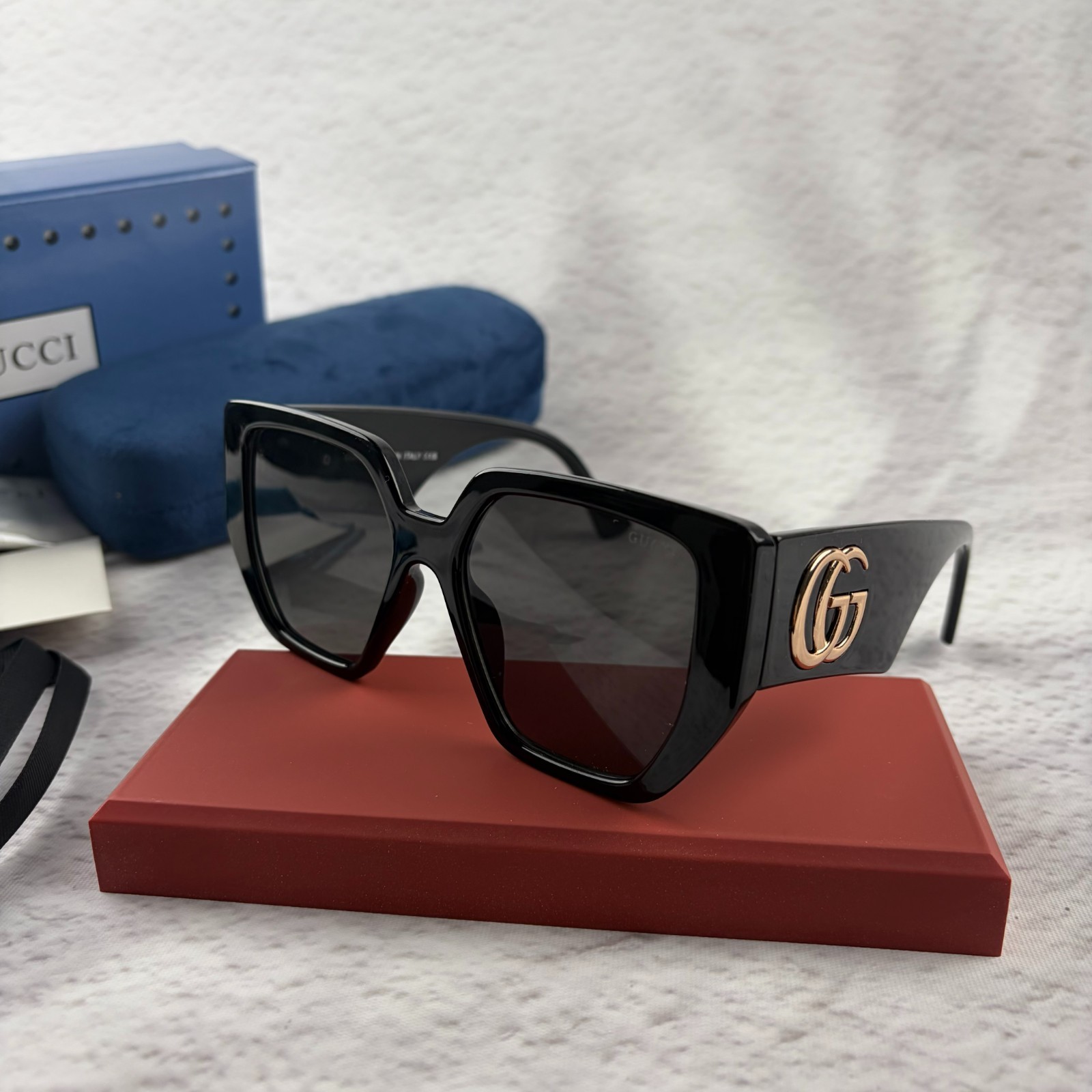 New In Box – Gucci Sunglasses