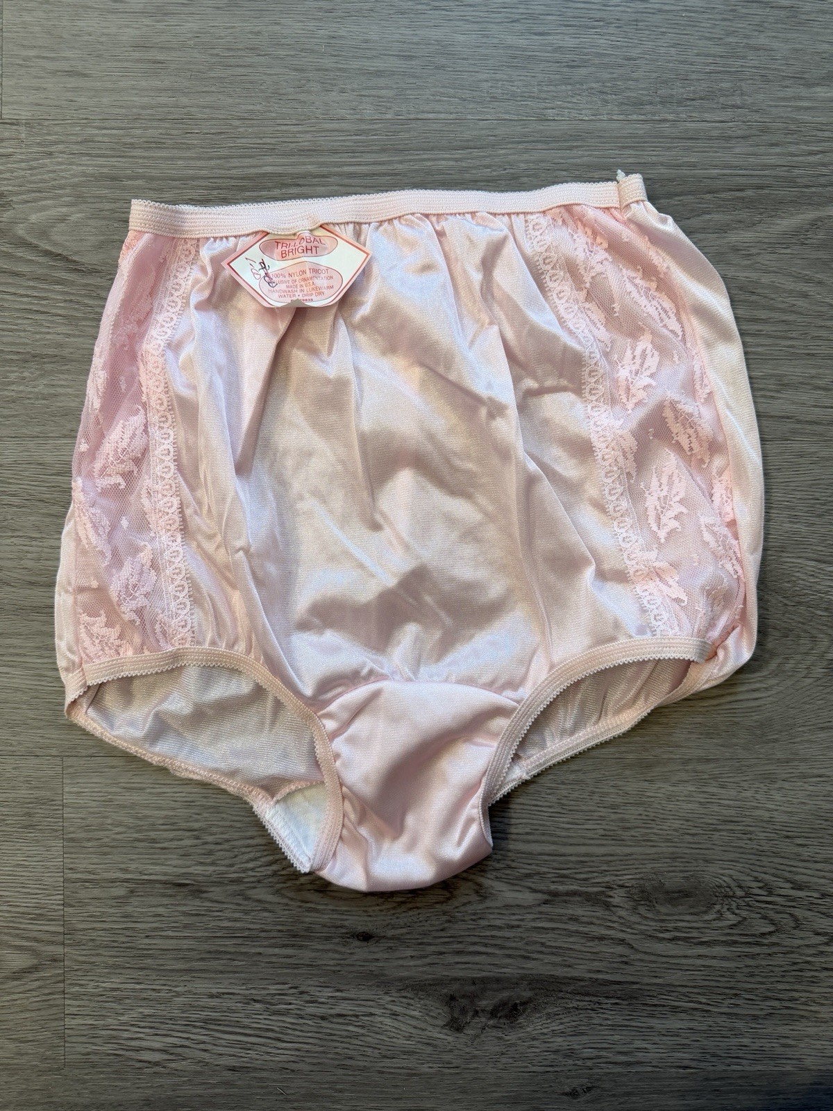 Vintage Deadstock Tri-Lobal 1970’s Bright Nylon Women’s Underwear Size 6 Medium