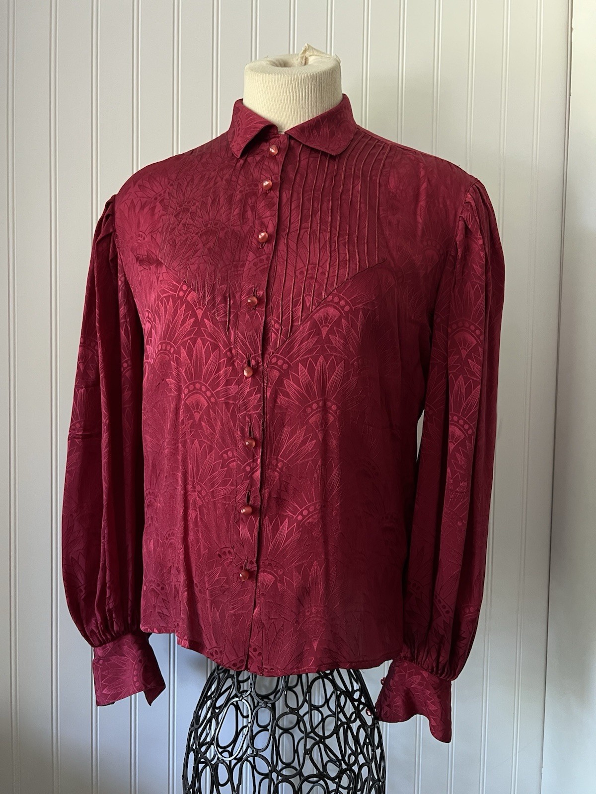 Emanuel Ungaro Vintage Silk Size 4 Button Down Red Italian Opalescent Buttons