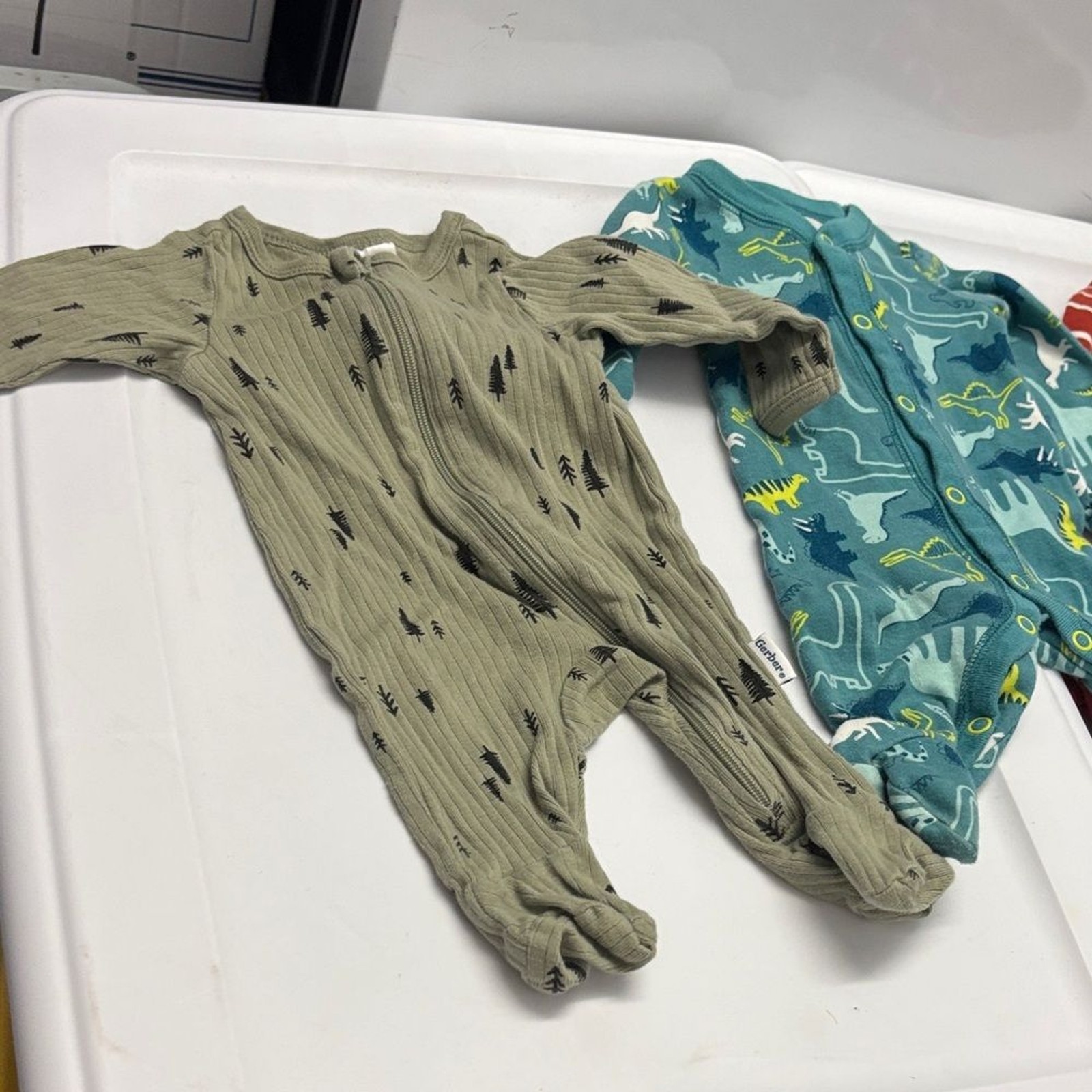 Assorted new born Baby clothes 10 pieces lot