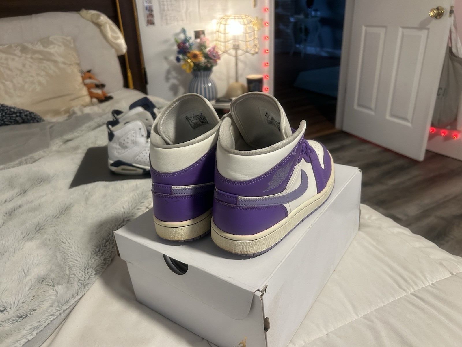 WMNS Air Jordan 1 Mid Grape/Sky J L T Purple. Women’s 8.5