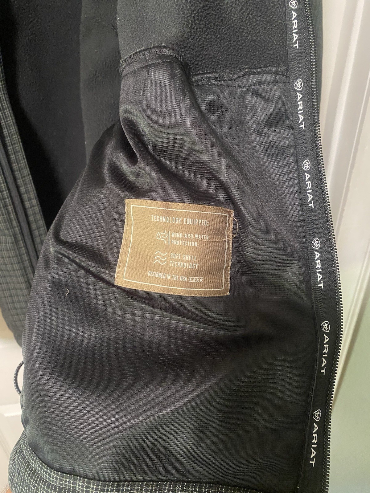 Ariat Mens Vernon Softshell Jacket Size Medium M Black Grid