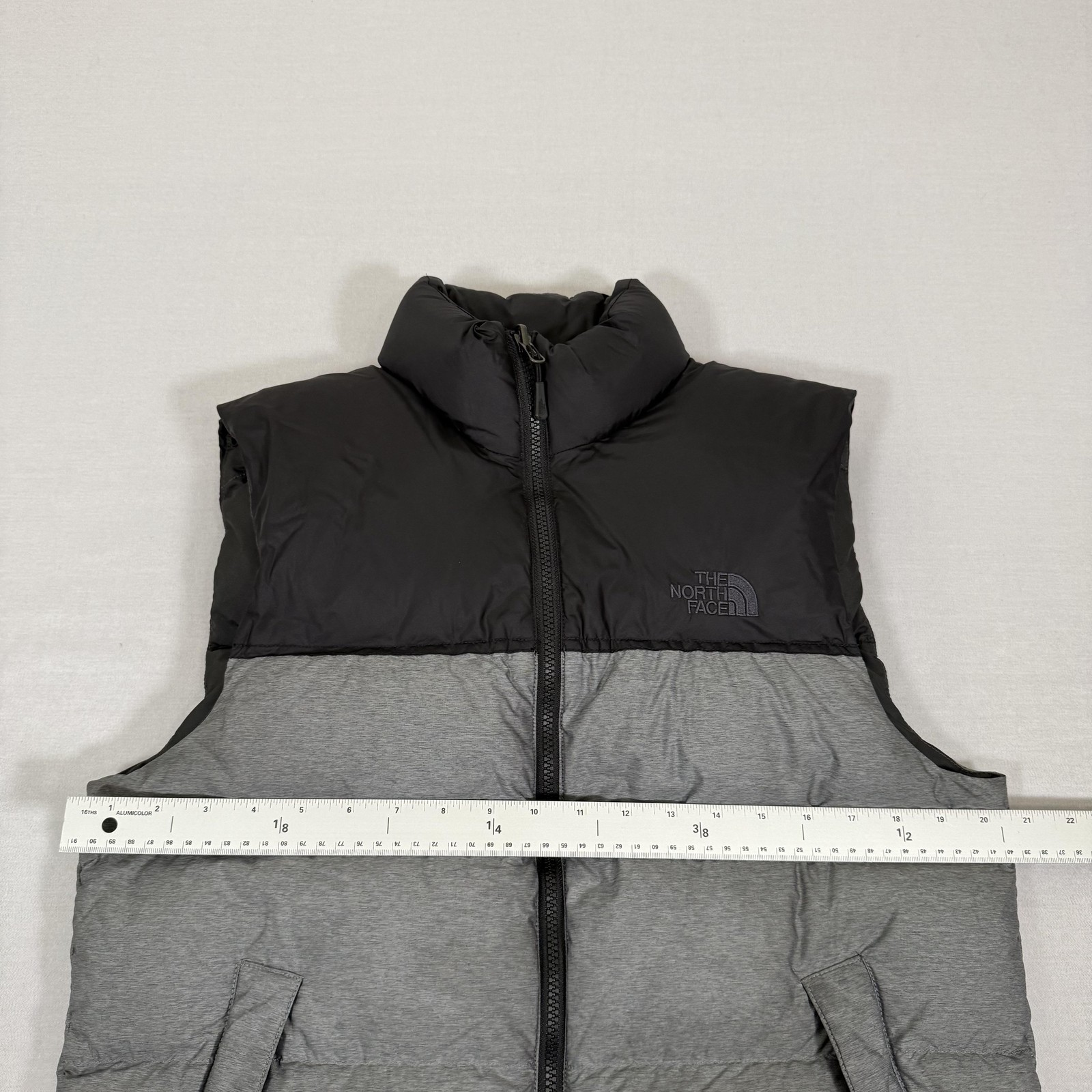 The North Face Vest Mens Small Gray 700 Fill Down Puffer Zip Up Outdoors NUPTSE