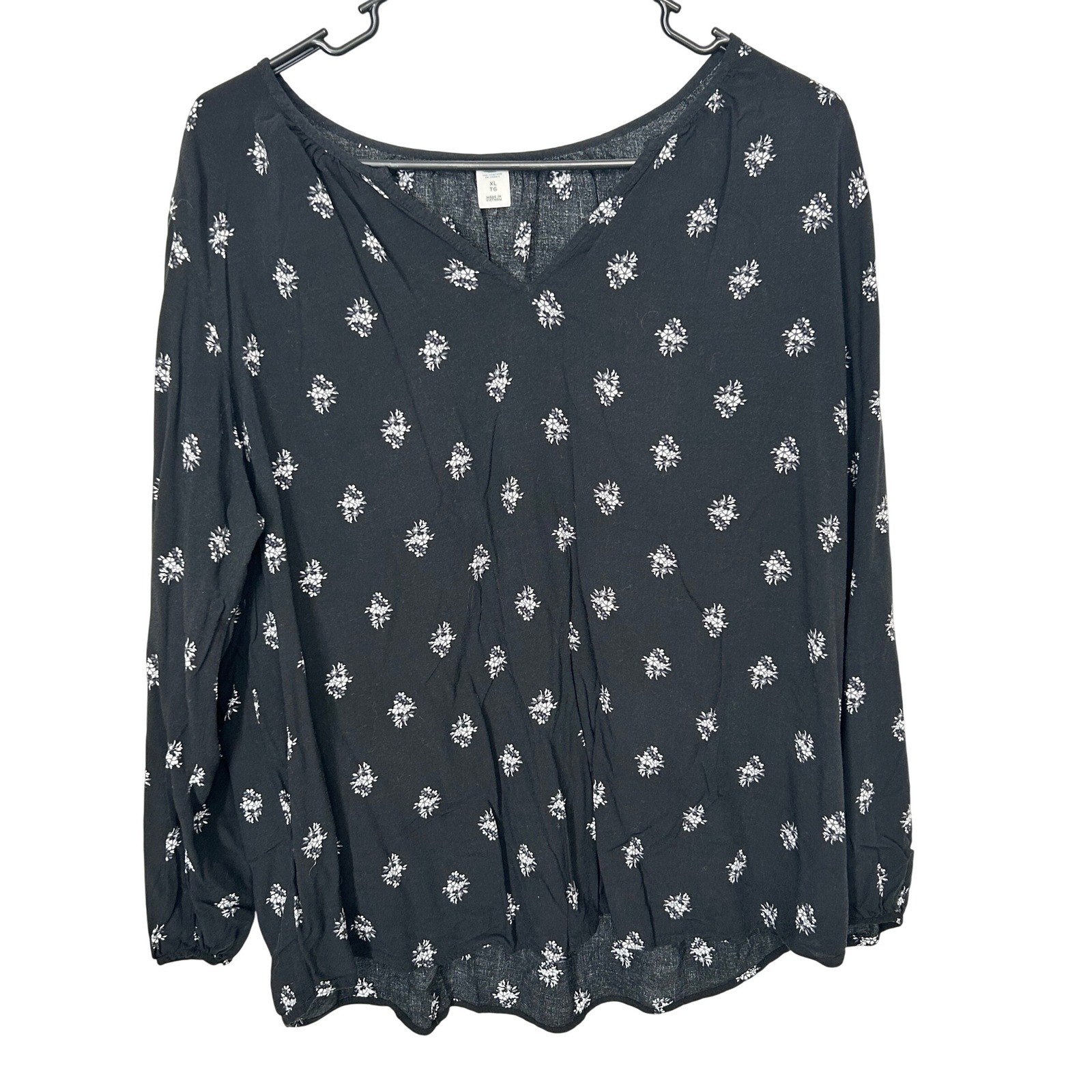 Old Navy Black Floral Blouse Single Button Cuffs V Neckline Women’s Size XL