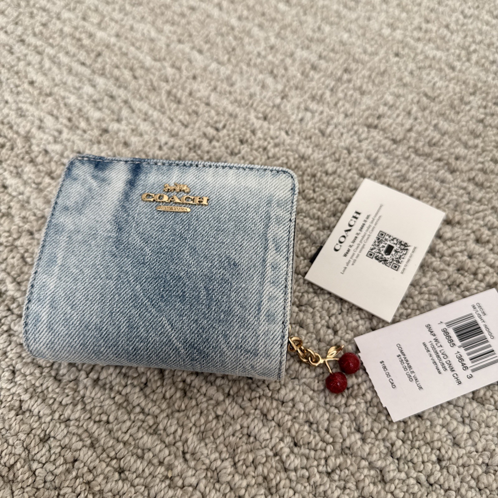 🍒 COACH Snap Wallet In Loved Denim With CHERRIES Charm CEC35 Gold/Light Indigo