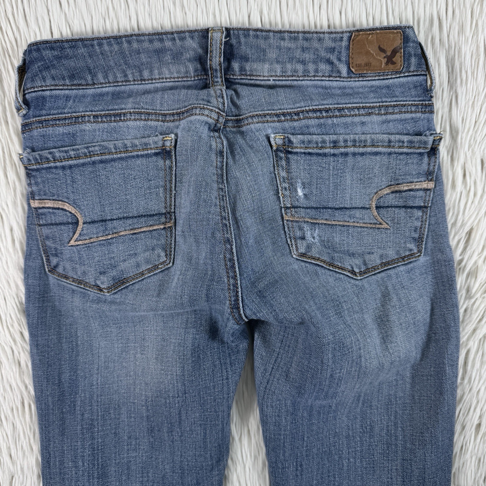 American Eagle Light Wash Distress Low-Rise Stretch Skinny Women’s Size 00 Short