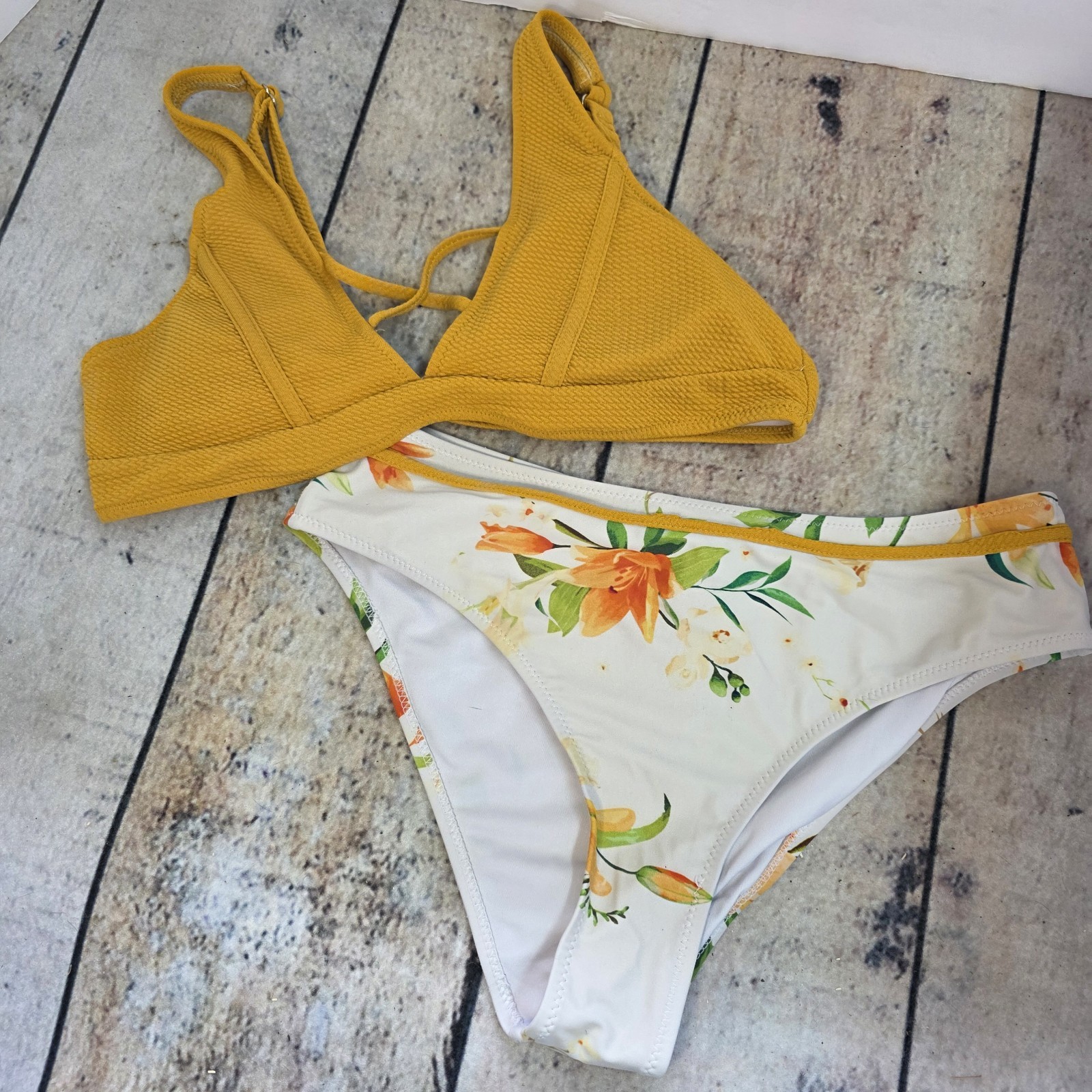 Cupshe Floral Bikini Womens Sz M Criss Cross Tropical Coastal Beach Yellow