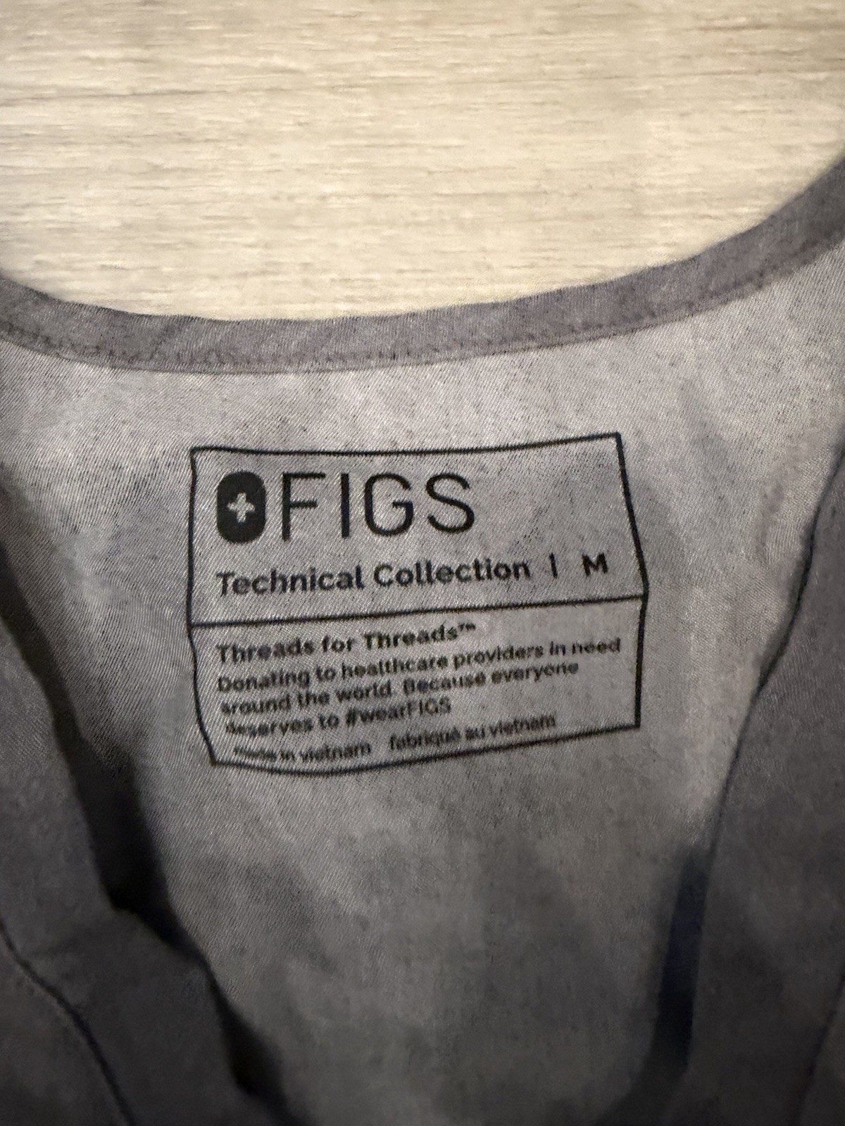 FIGS Technical Collection Gray Scrub Set Top & Jogger Pants, Solid, M