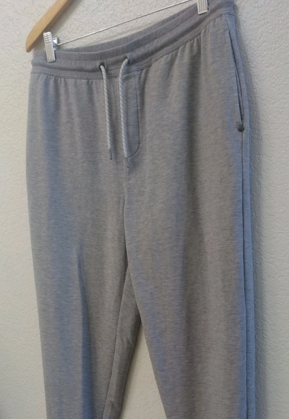Vuori Performance Jogger L Grey Mens Sweatpants Drawstring Pockets Elastic Cuff