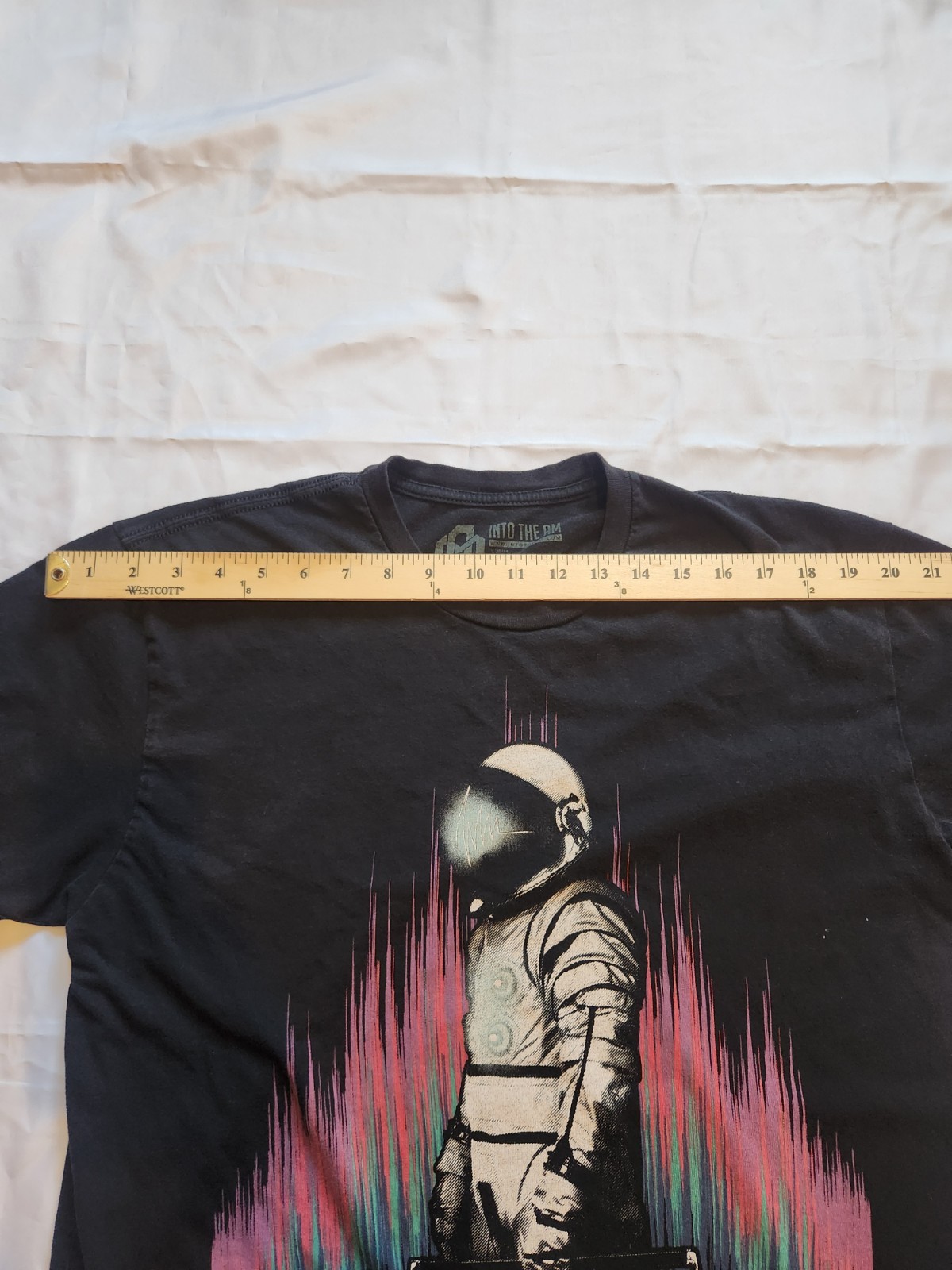 Into the AM Men’s Black Astronaut Boombox Graphic Cotton Crew Neck T-Shirt L