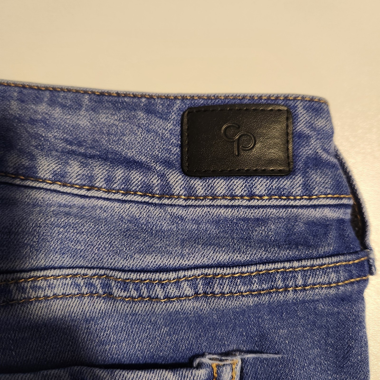 Celebrity Pink Denim Shorts Dark Blue Cuffed Mid-Rise Mom Stretch Size 9/29